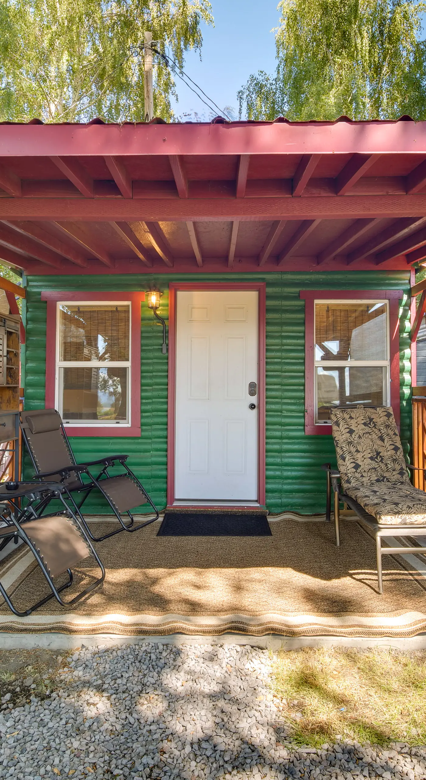 Riverfront Resort Cabin ~ 21 Mi to Crater Lake NP!