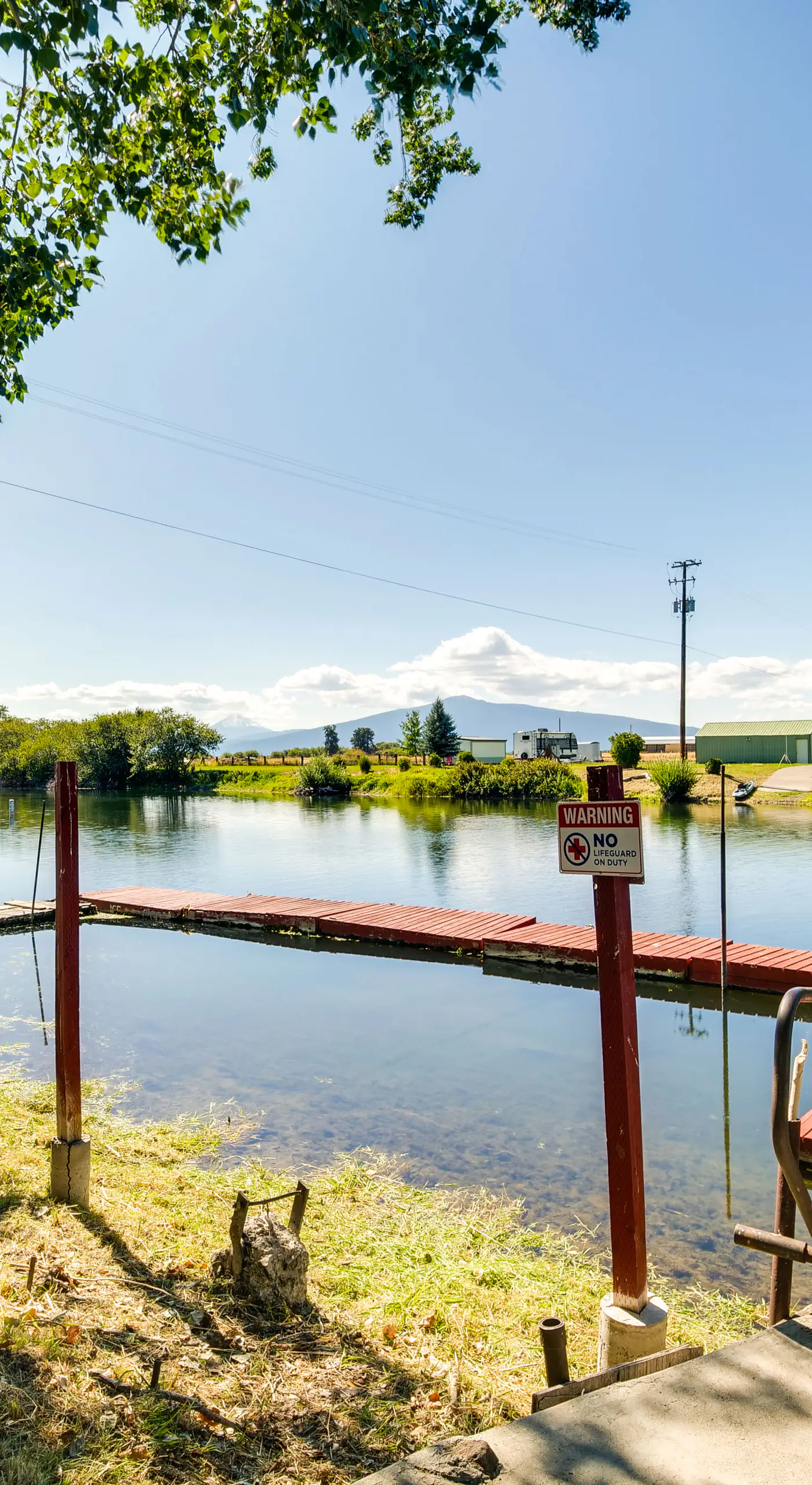 Riverfront Resort Cabin ~ 21 Mi to Crater Lake NP!