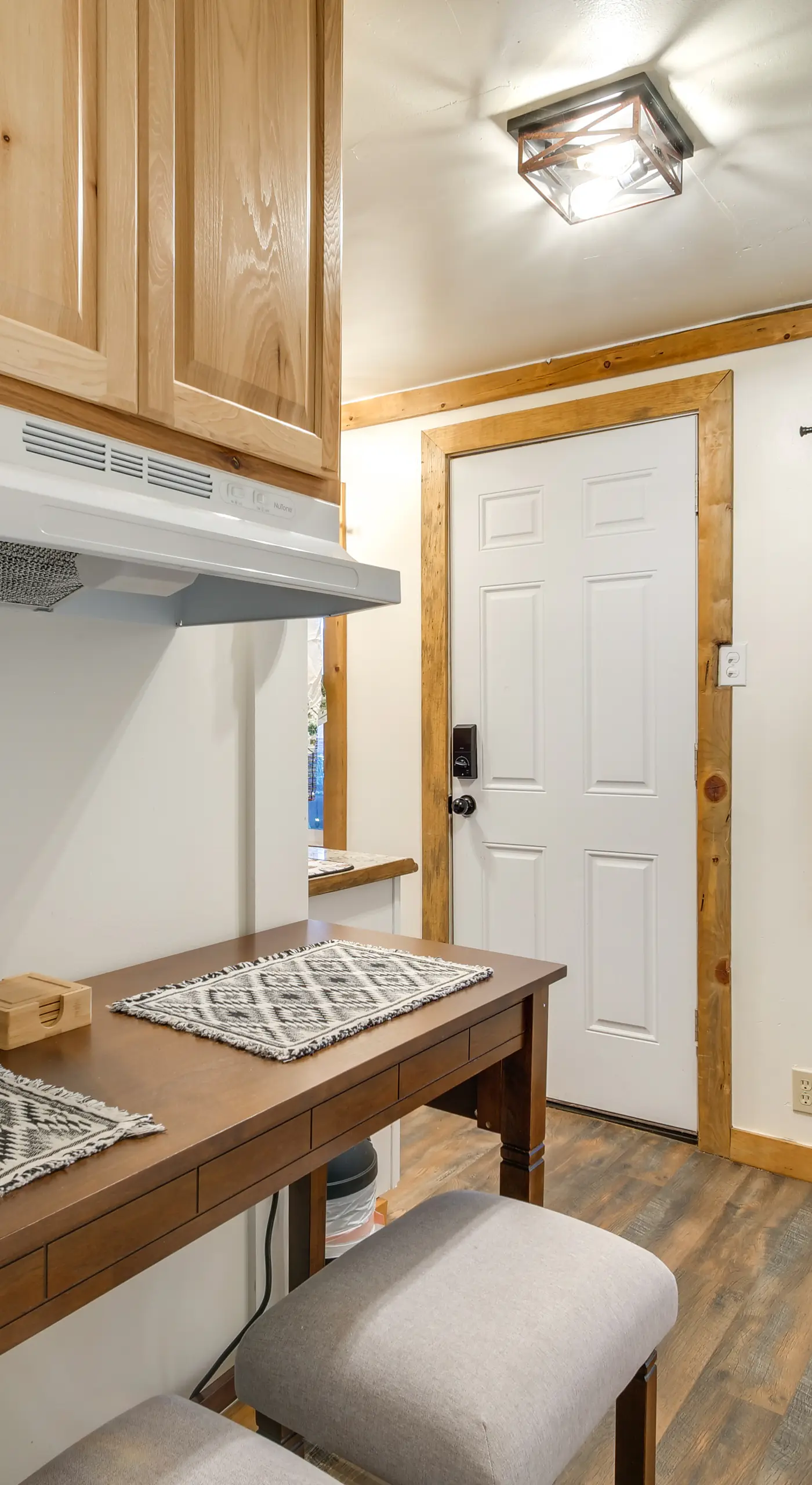 Riverfront Resort Cabin ~ 21 Mi to Crater Lake NP!