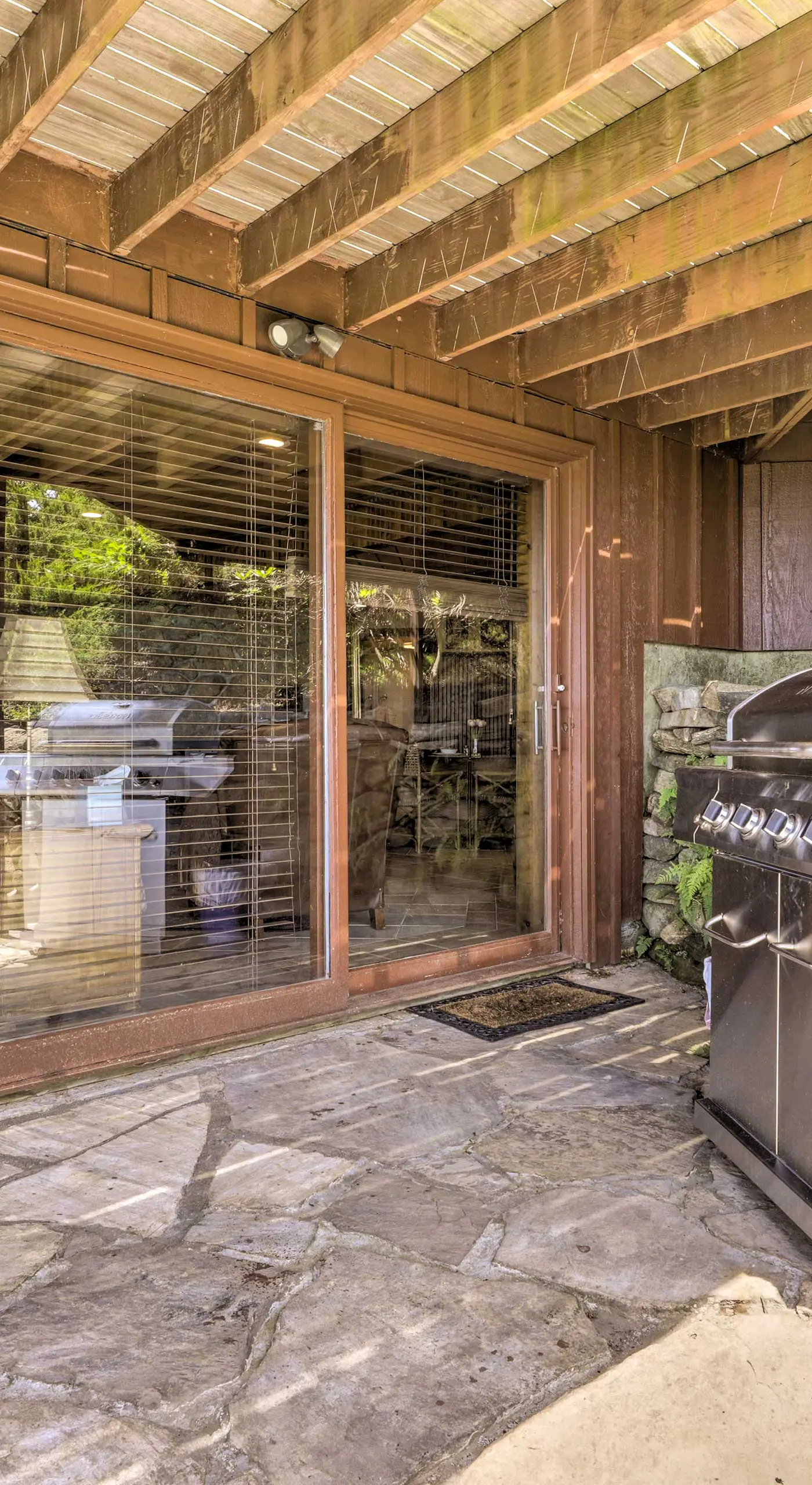Cozy Studio: Indoor Hot Tub & Inground Pool Access