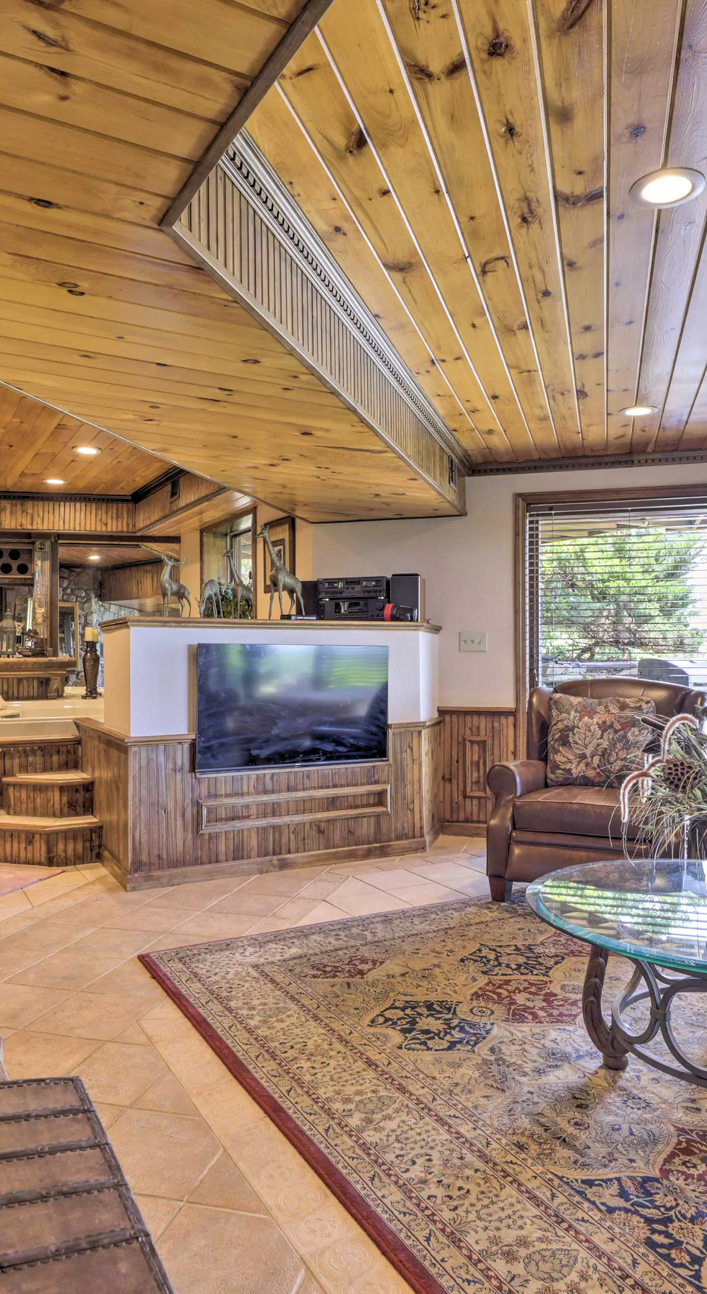 Cozy Studio: Indoor Hot Tub & Inground Pool Access