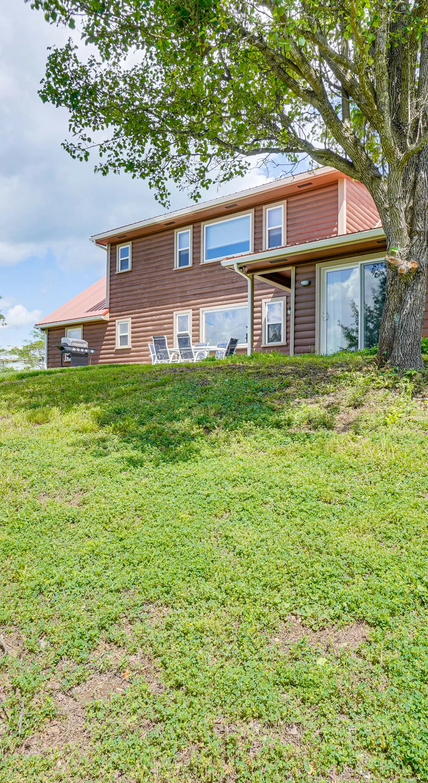 Boat Dock: Pet-Friendly Douglas Lake Getaway!
