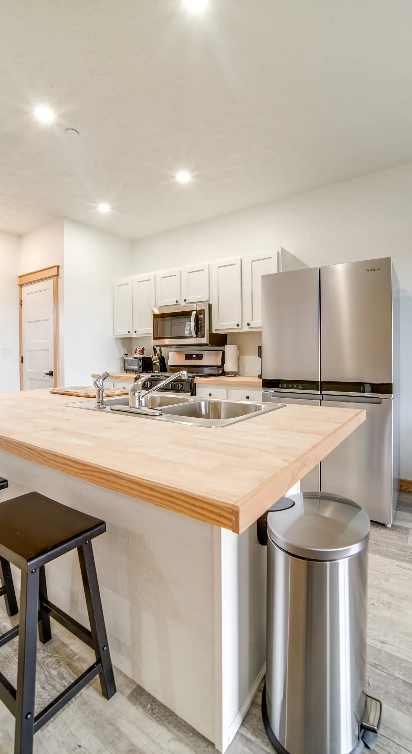 Golf Course View: Centrally Located Condo in Erie