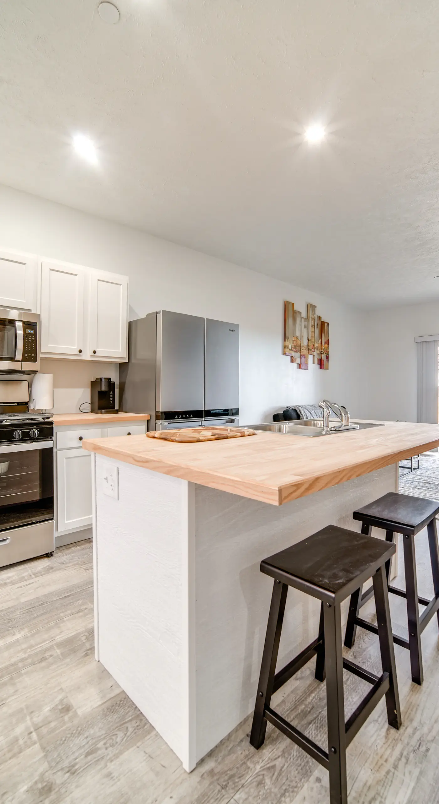 Golf Course View: Centrally Located Condo in Erie