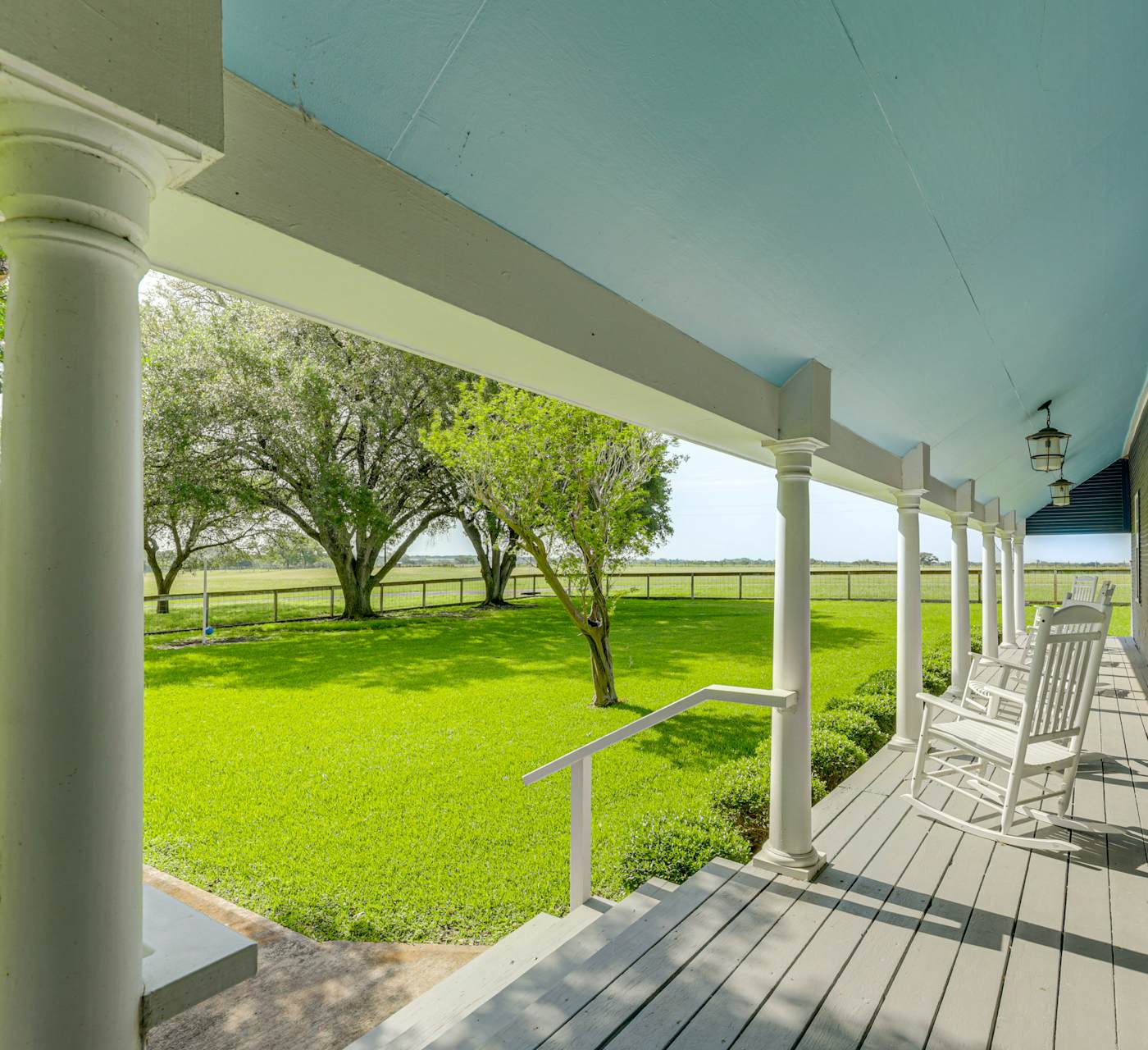 Fire Pit, Pickleball, Pool! Schulenburg Farmhouse