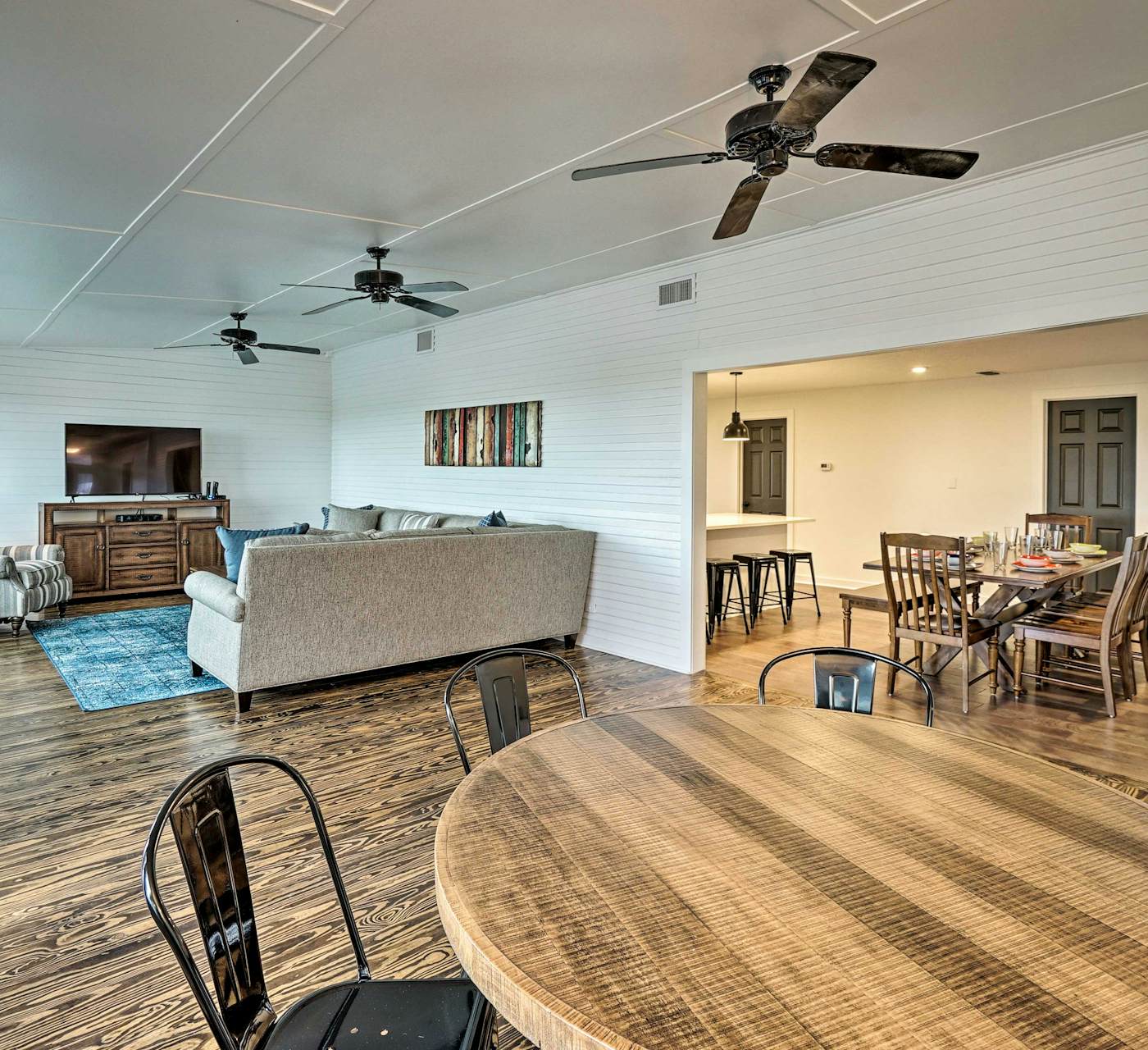 Fire Pit, Pickleball, Pool! Schulenburg Farmhouse