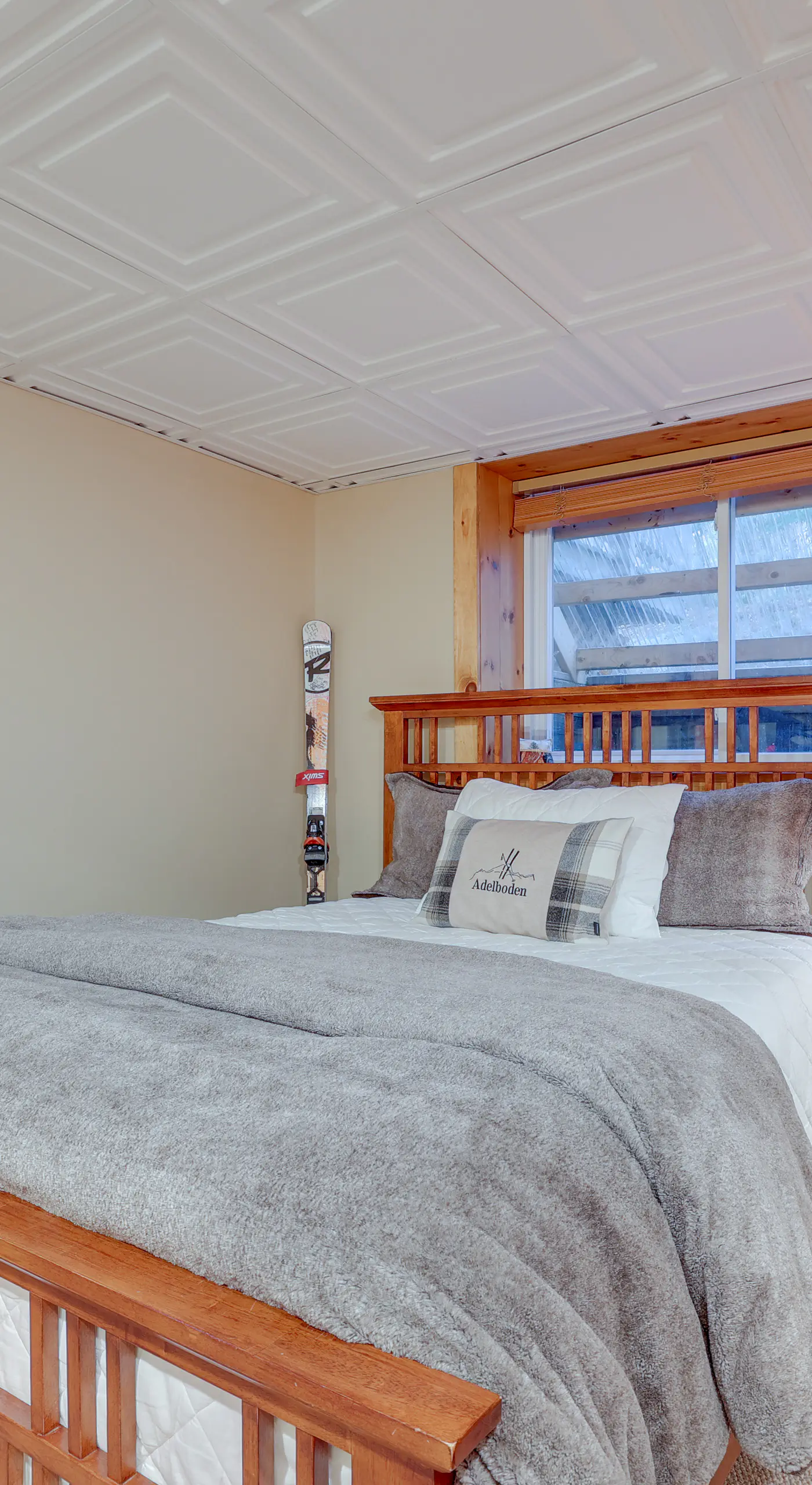 Ski-In/Ski-Out w/ Sauna in Jay Ski Peak Resort!