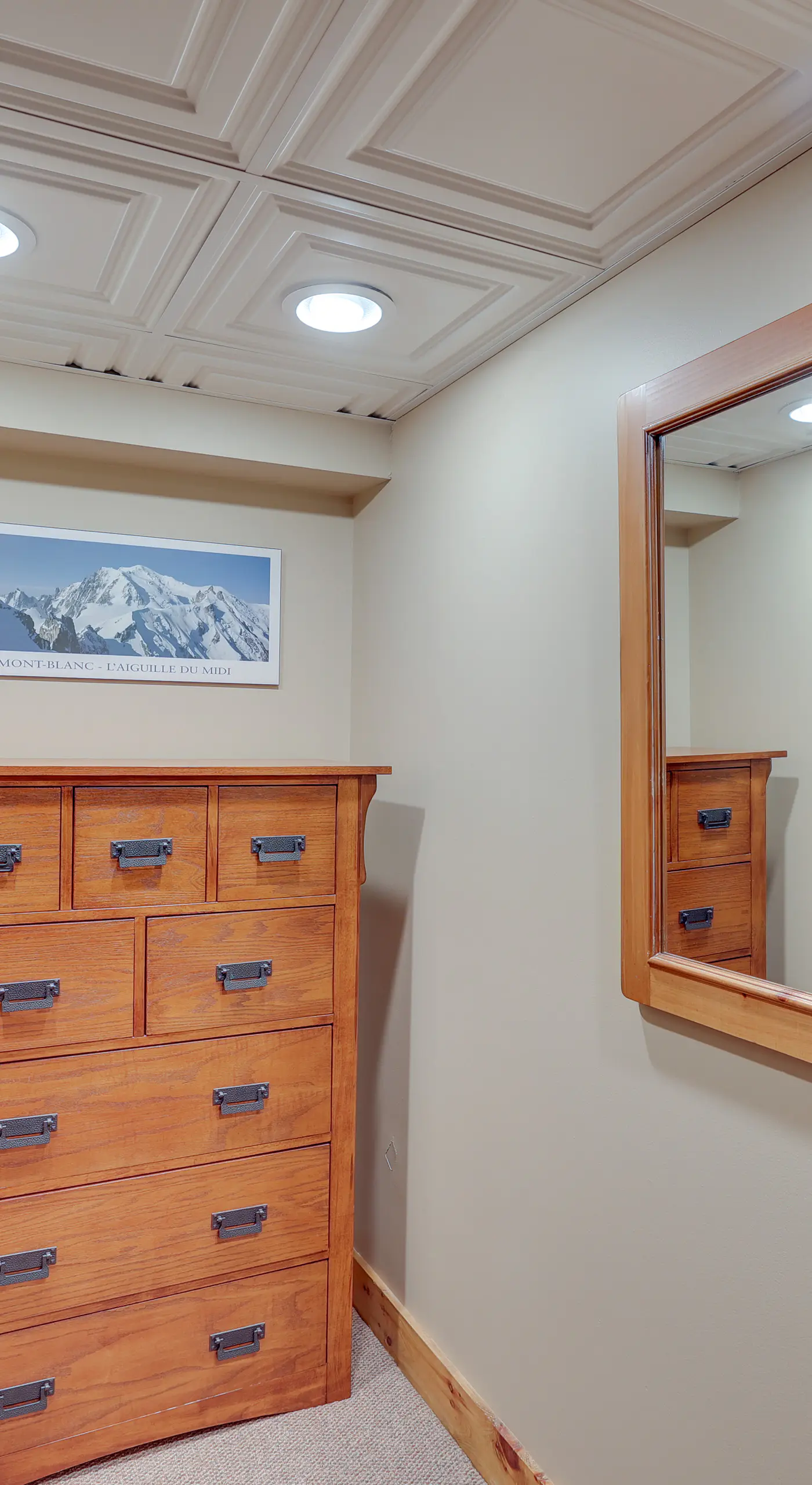 Ski-In/Ski-Out w/ Sauna in Jay Ski Peak Resort!