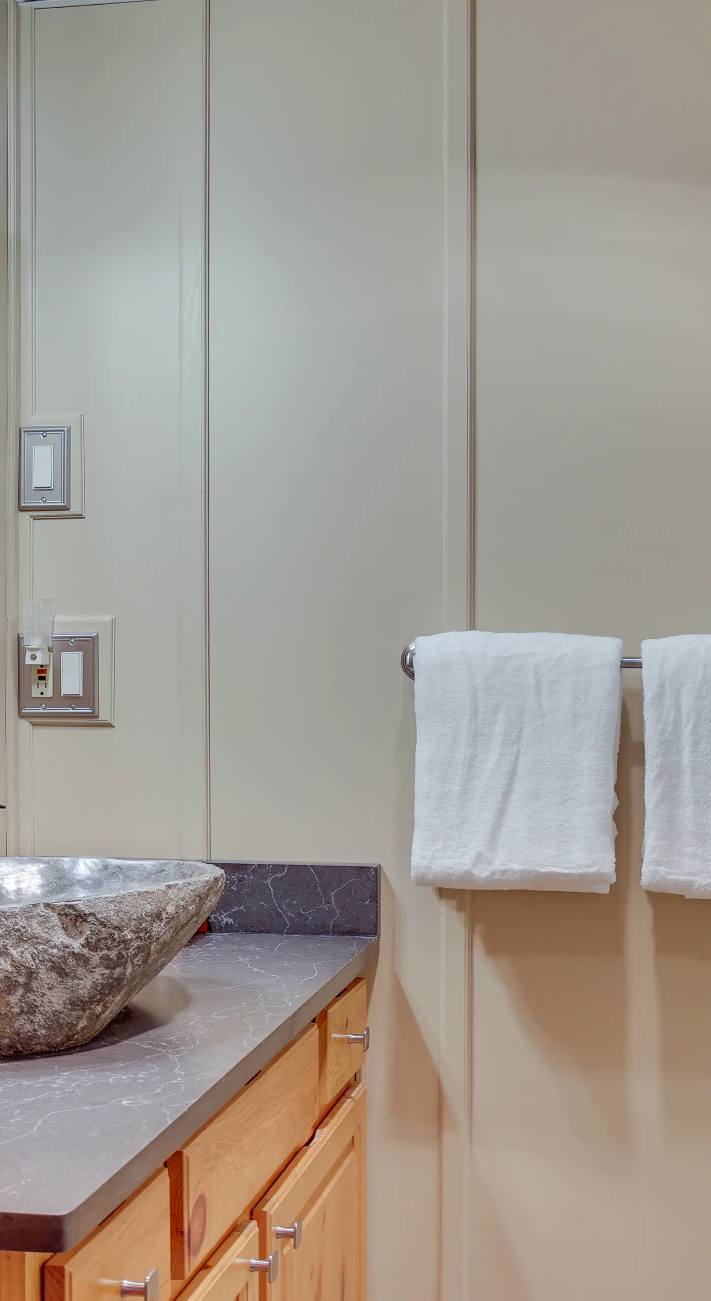 Ski-In/Ski-Out w/ Sauna in Jay Ski Peak Resort!