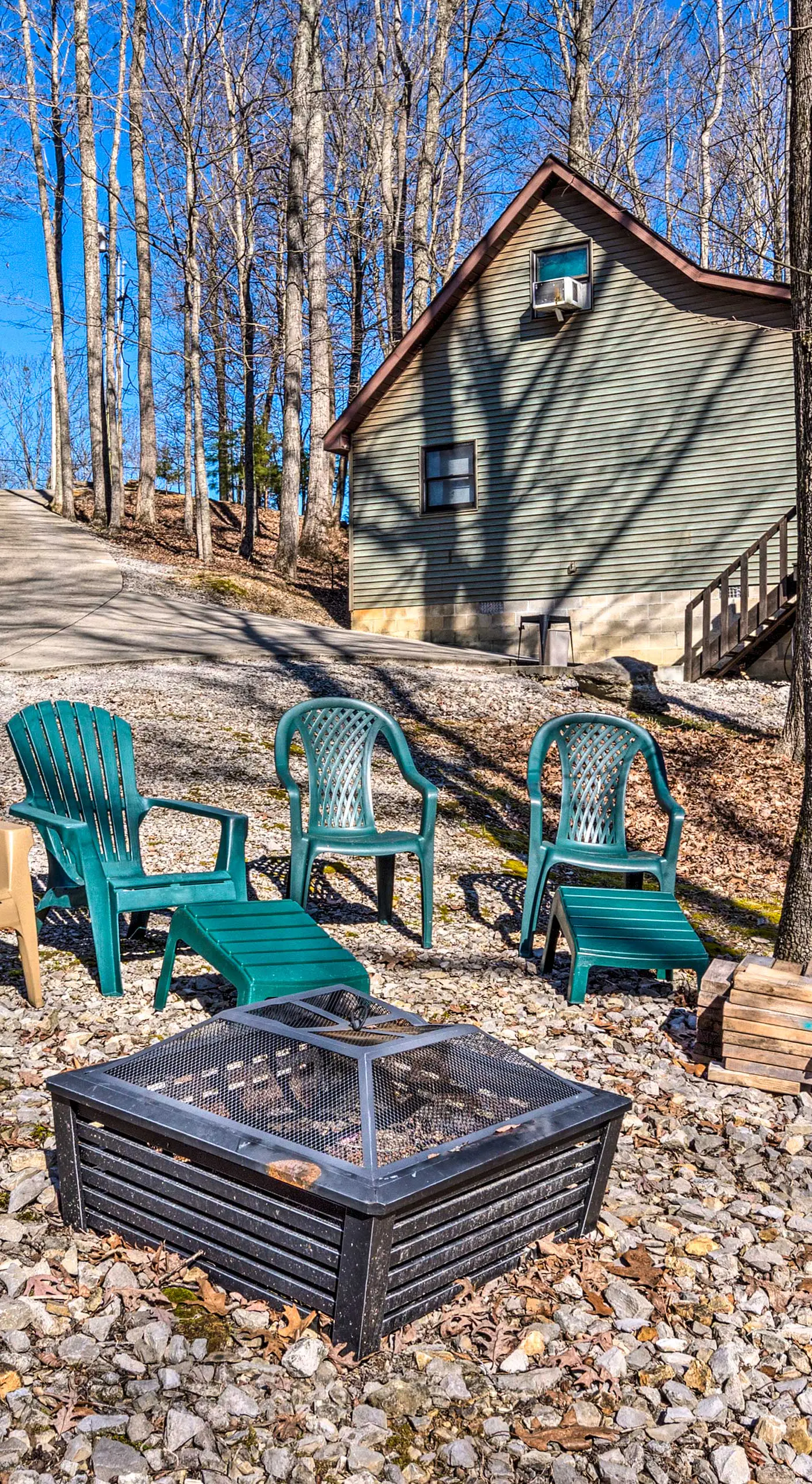 Quiet & Private Cabin ~ 5 Mi to Dale Hollow Lake!