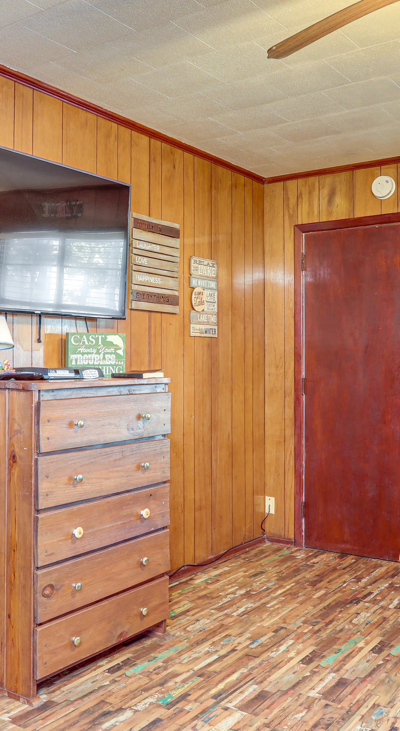 Shared Dock & Yard: Greers Ferry Lake Home!