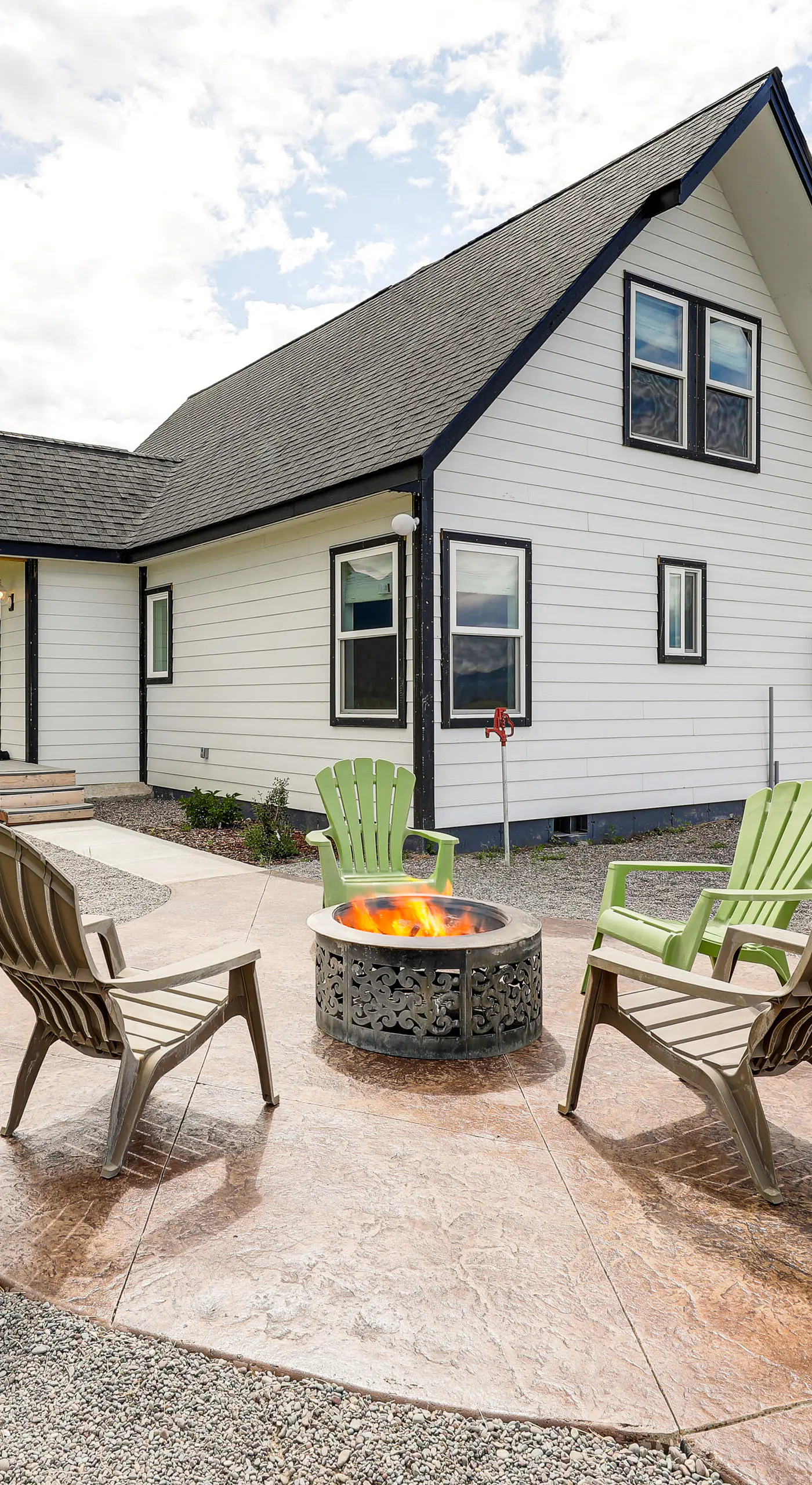 Kalispell Mountain Getaway w/ Hot Tub & Fire Pit!
