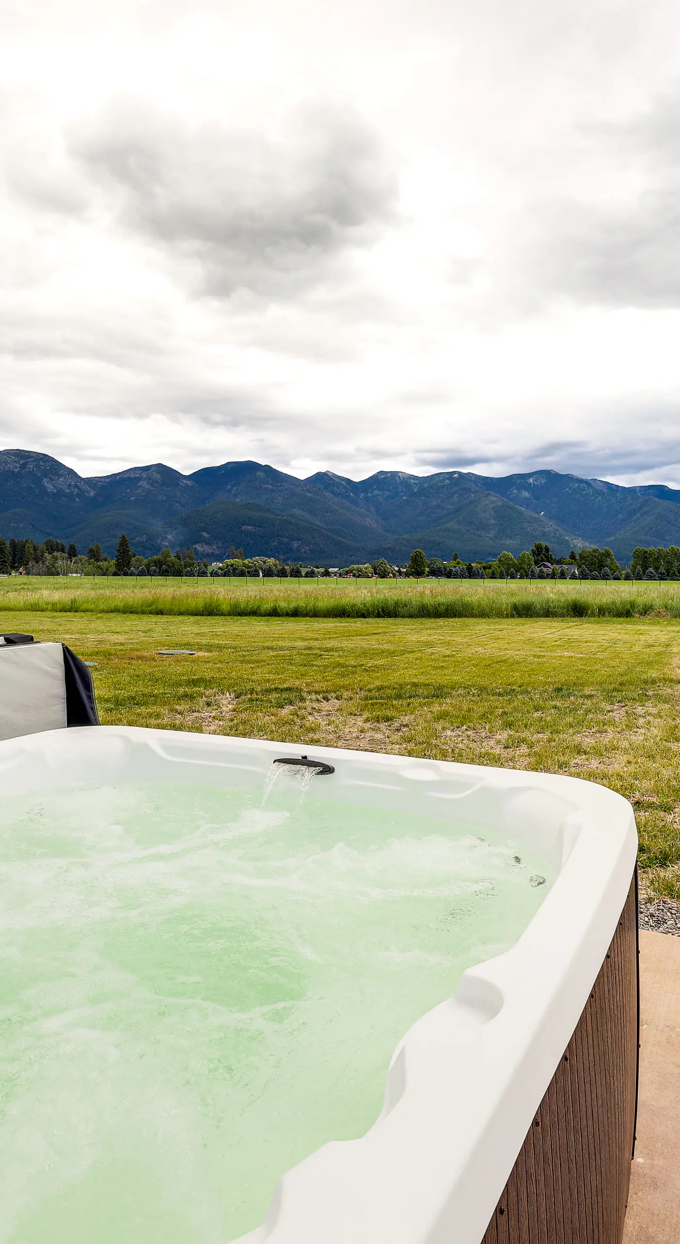 Kalispell Mountain Getaway w/ Hot Tub & Fire Pit!