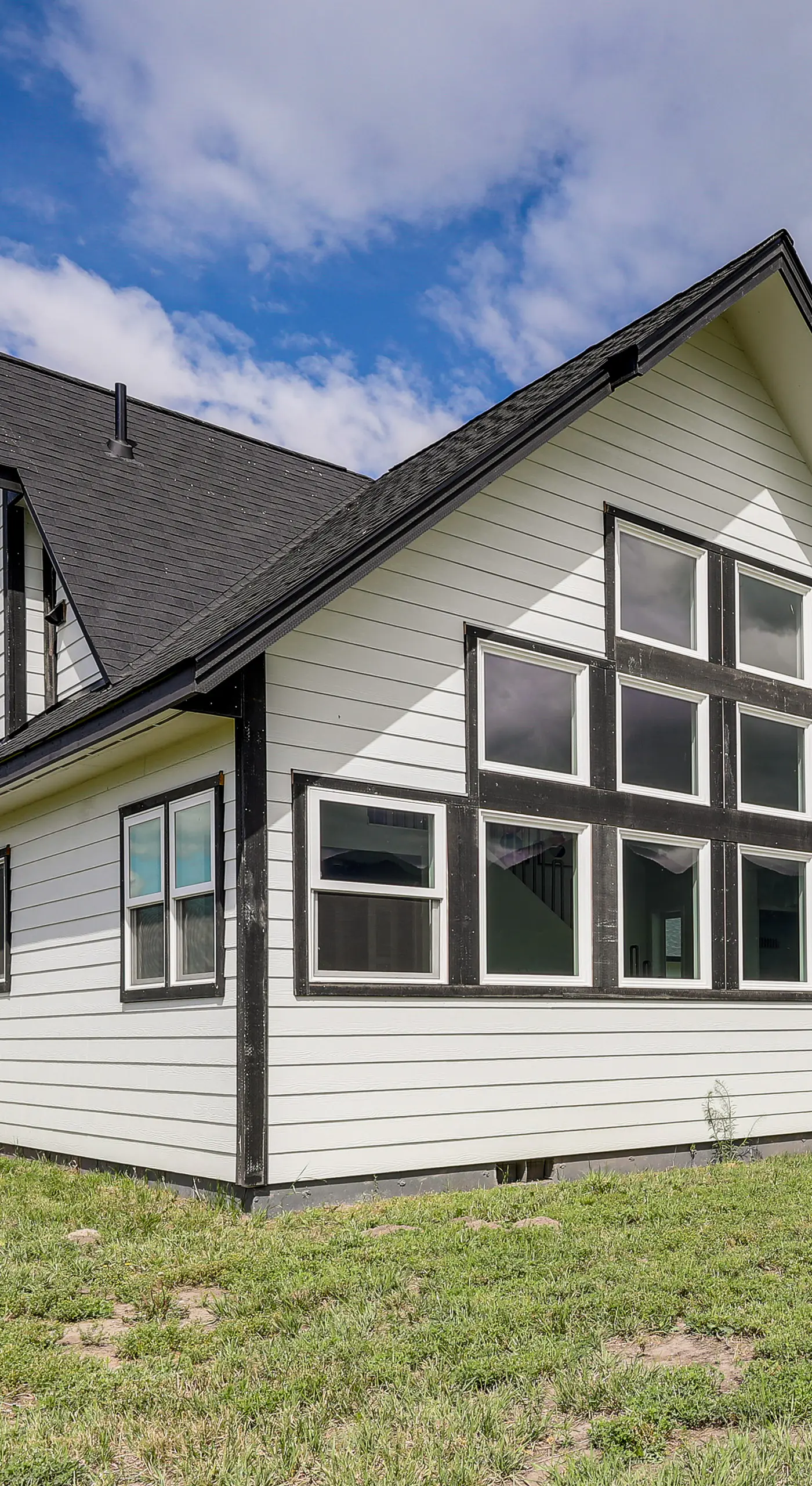 Kalispell Mountain Getaway w/ Hot Tub & Fire Pit!