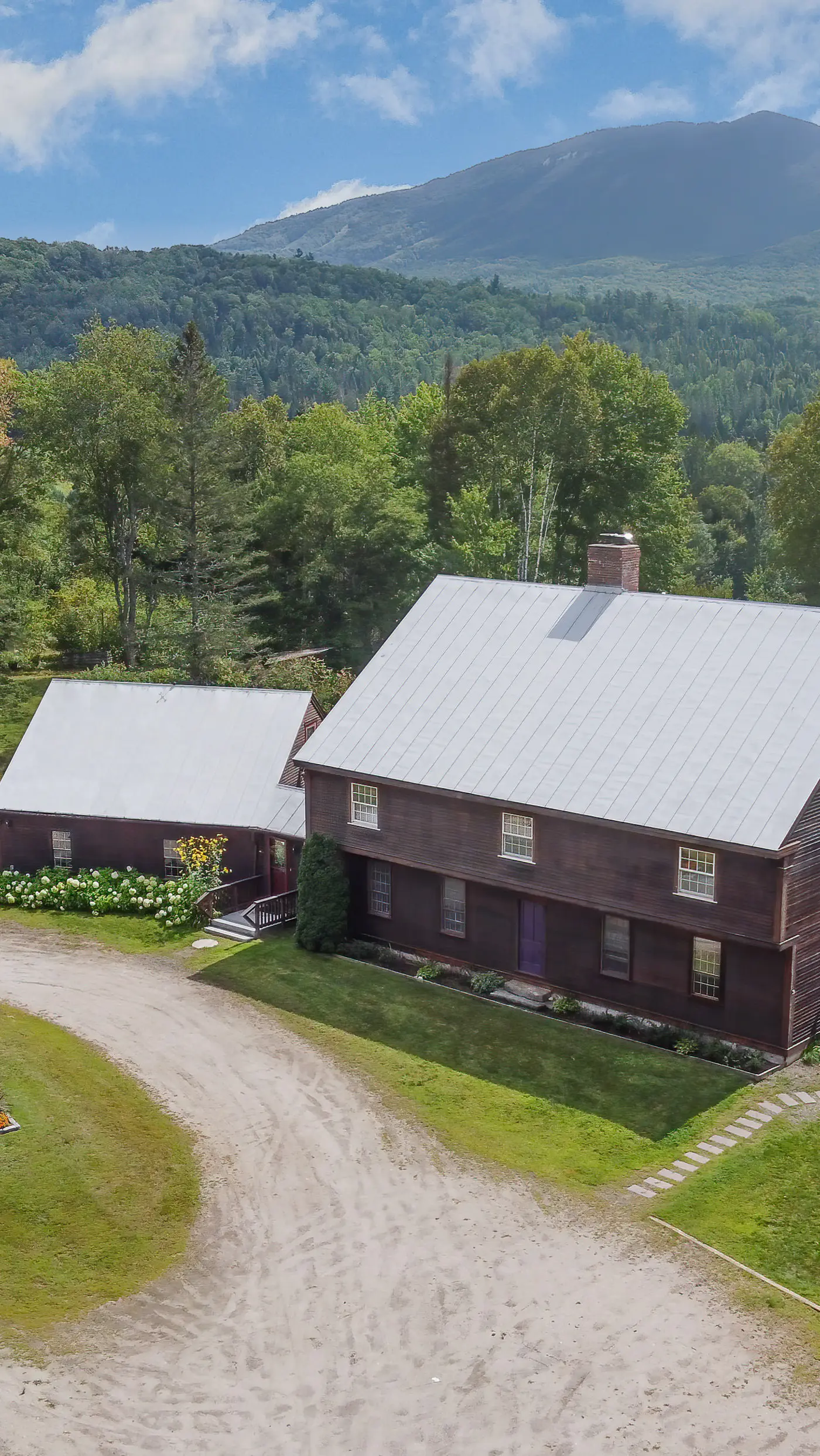 Mtn Views: Colonial Home on Kingdom Trails!