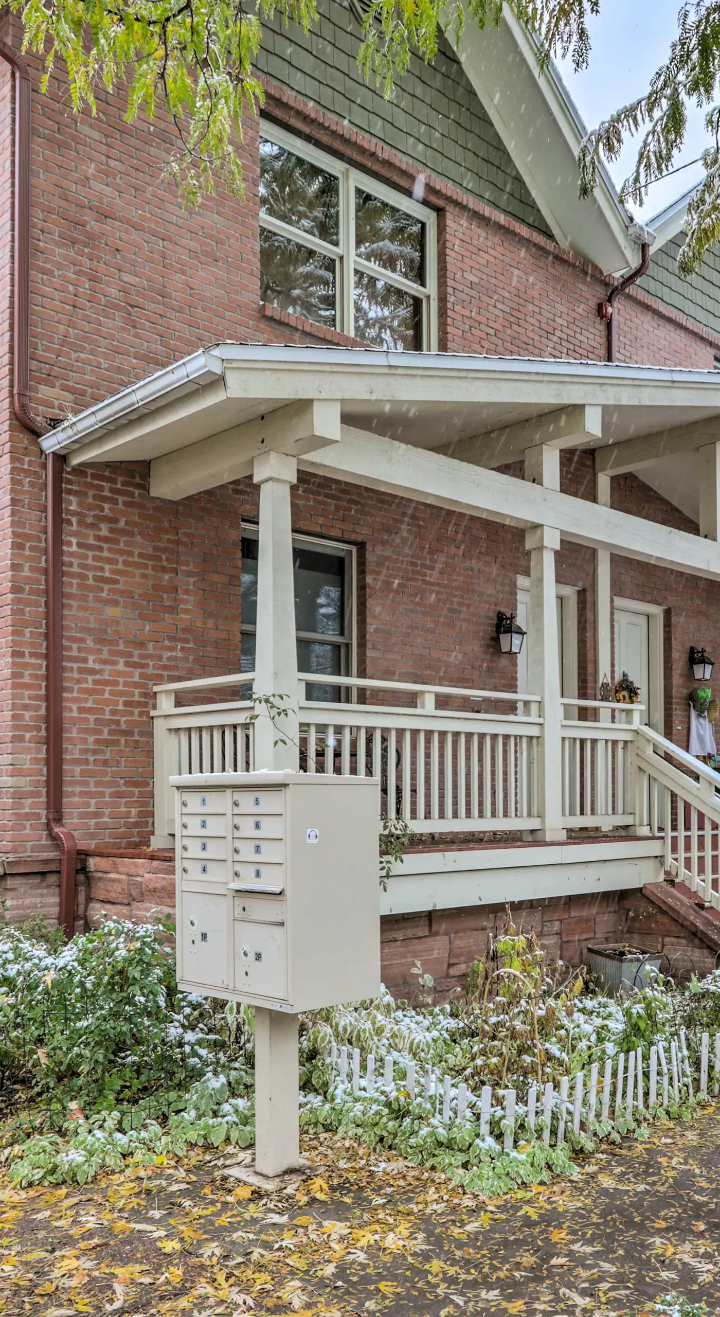 Cozy Central Glenwood Springs Condo w/ 2 Decks!