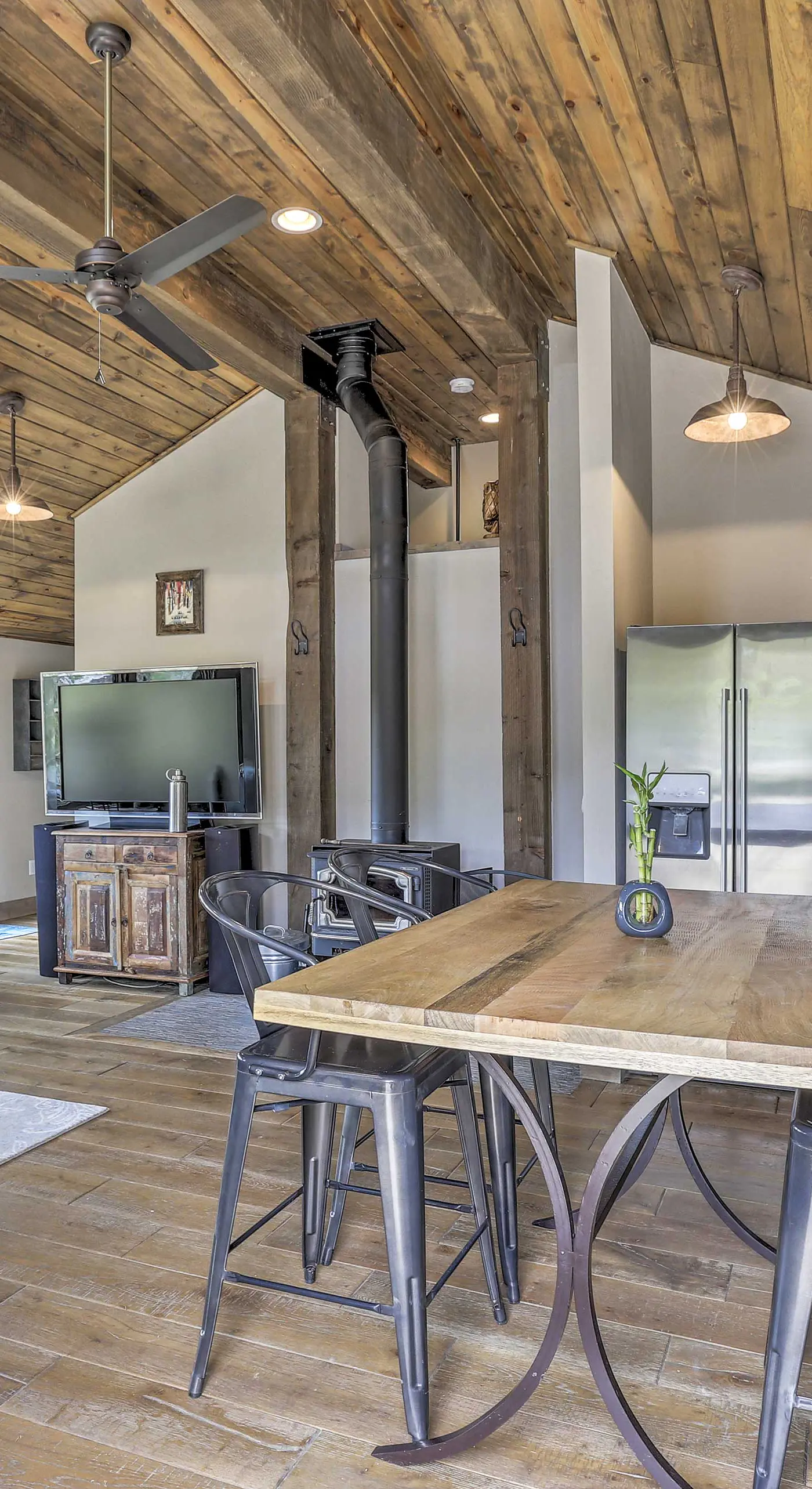Updated Cabin w/ Hot Tub ~ 11 Mi to Winter Park!