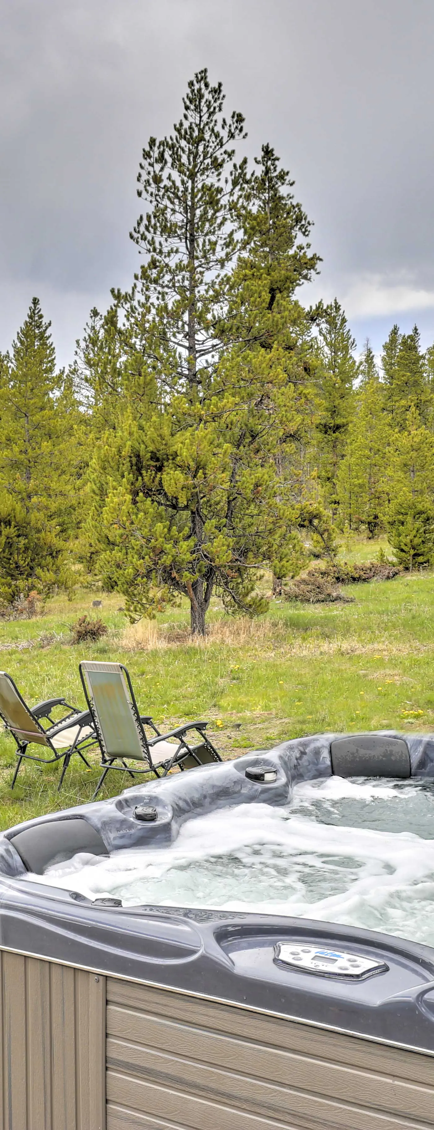 Updated Cabin w/ Hot Tub ~ 11 Mi to Winter Park!
