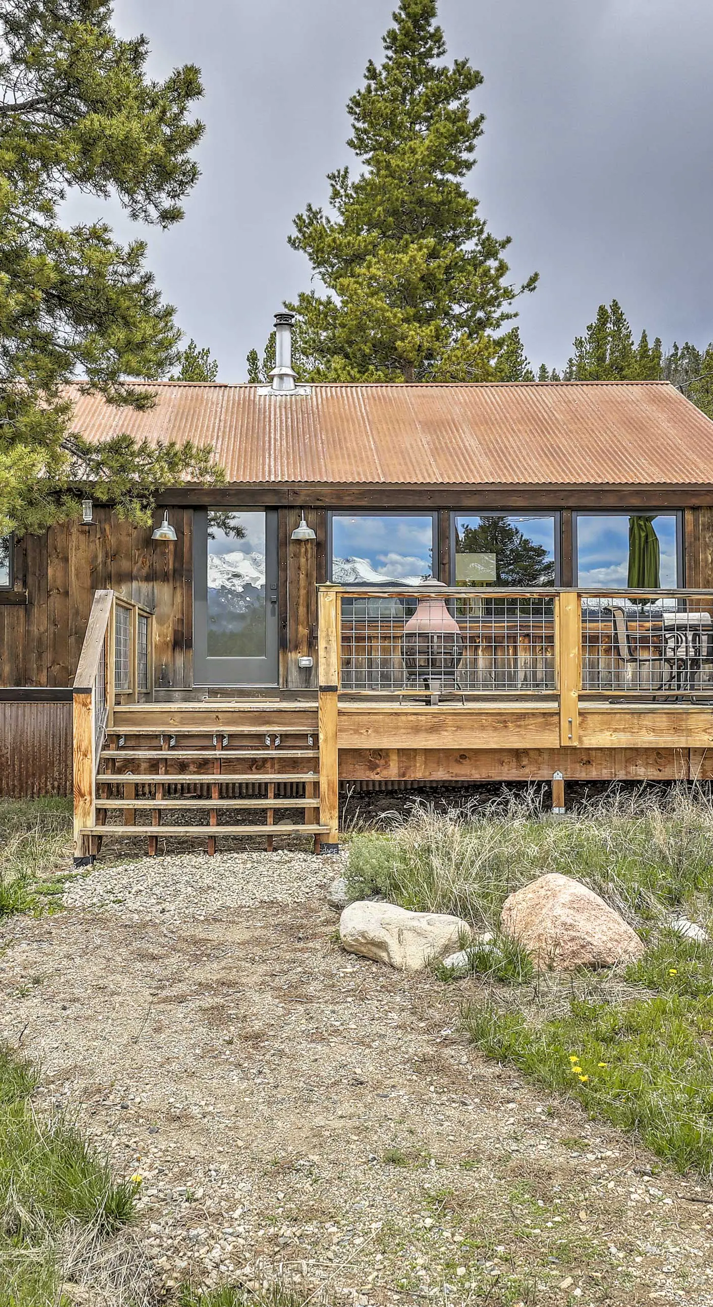 Updated Cabin w/ Hot Tub ~ 11 Mi to Winter Park!