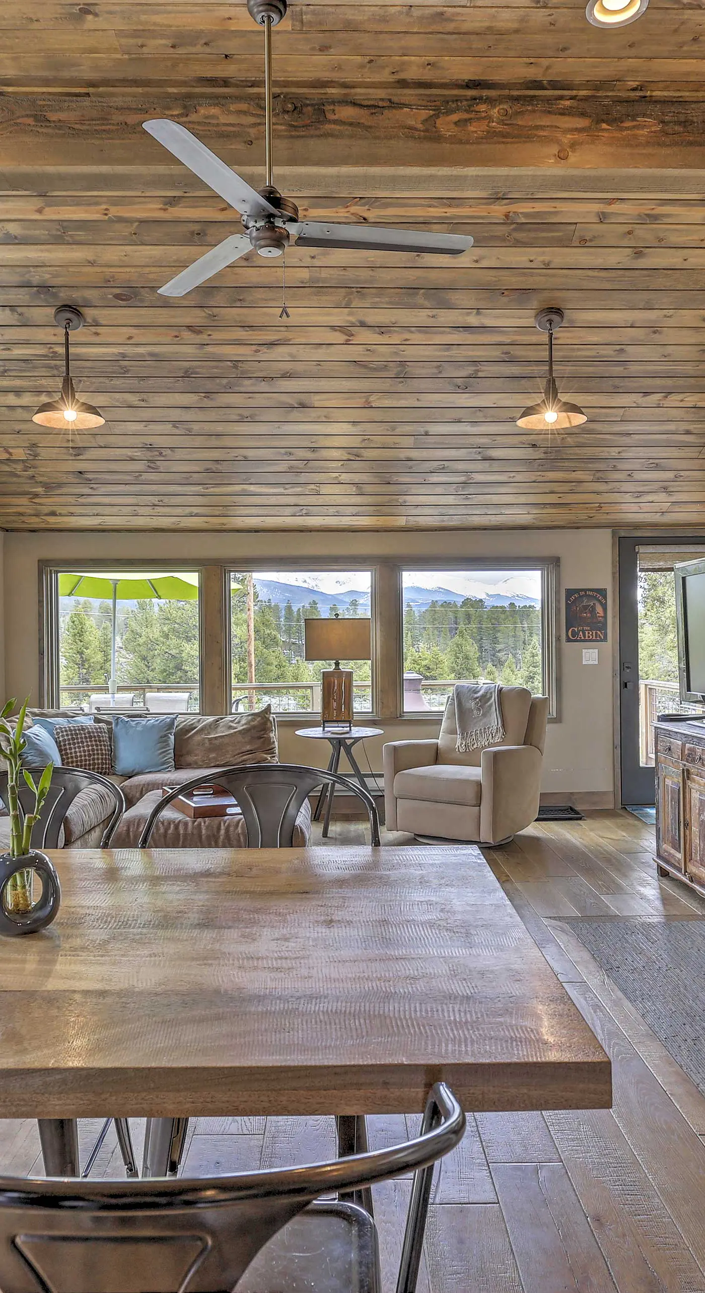 Updated Cabin w/ Hot Tub ~ 11 Mi to Winter Park!
