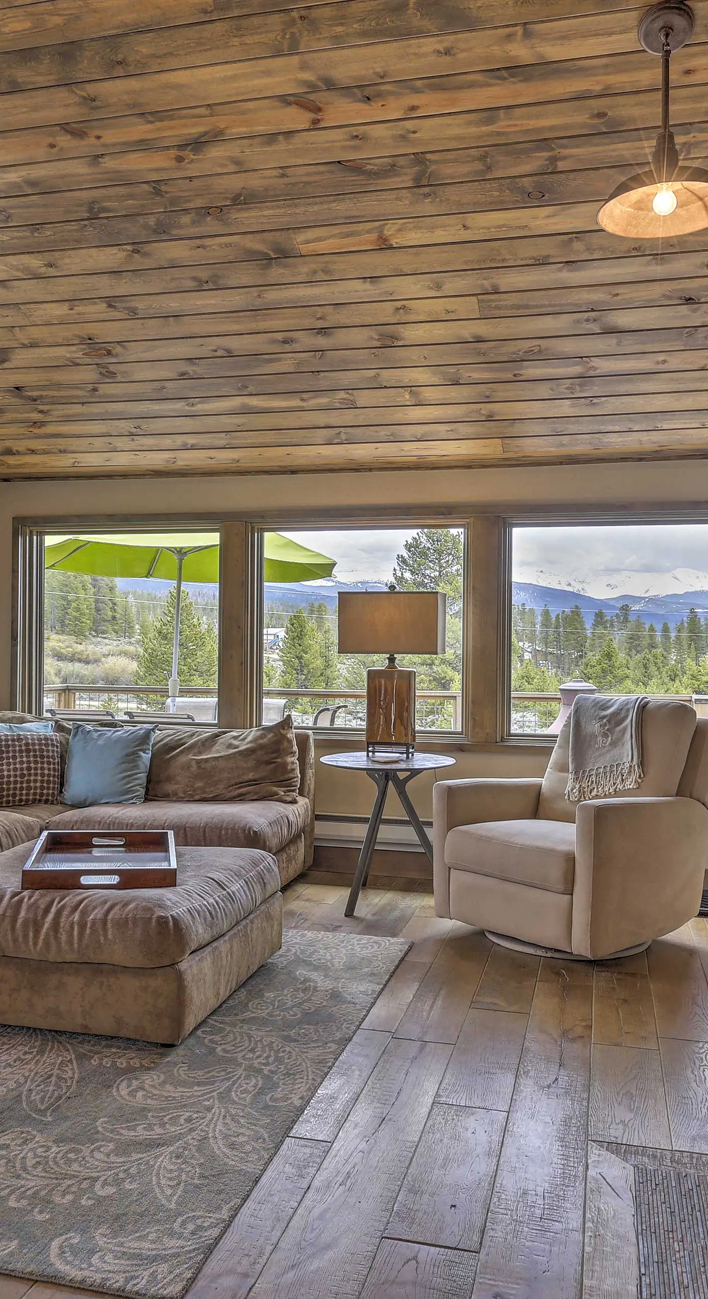 Updated Cabin w/ Hot Tub ~ 11 Mi to Winter Park!