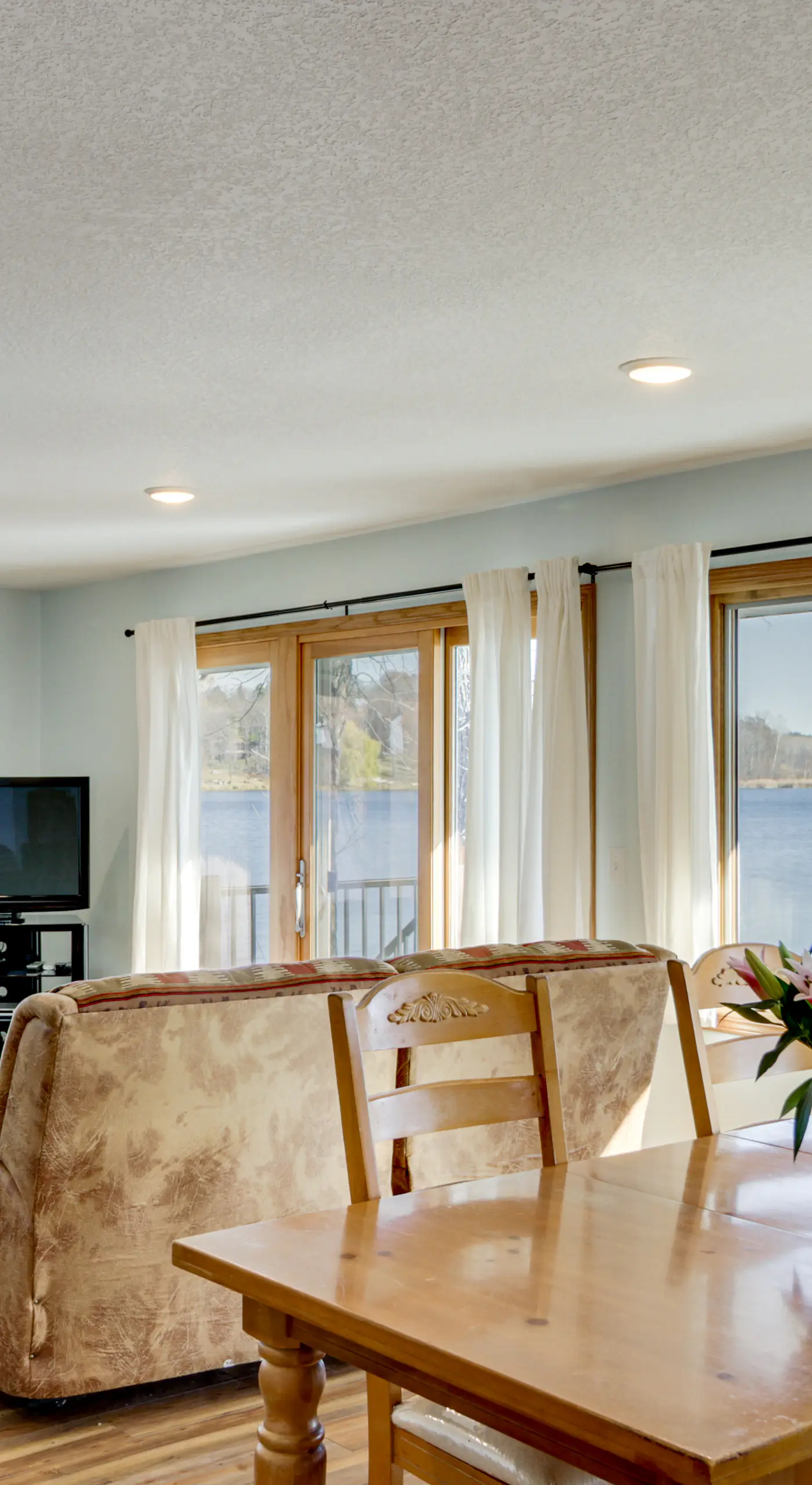 South Long Lake Home w/ Yard: Pets Welcome!
