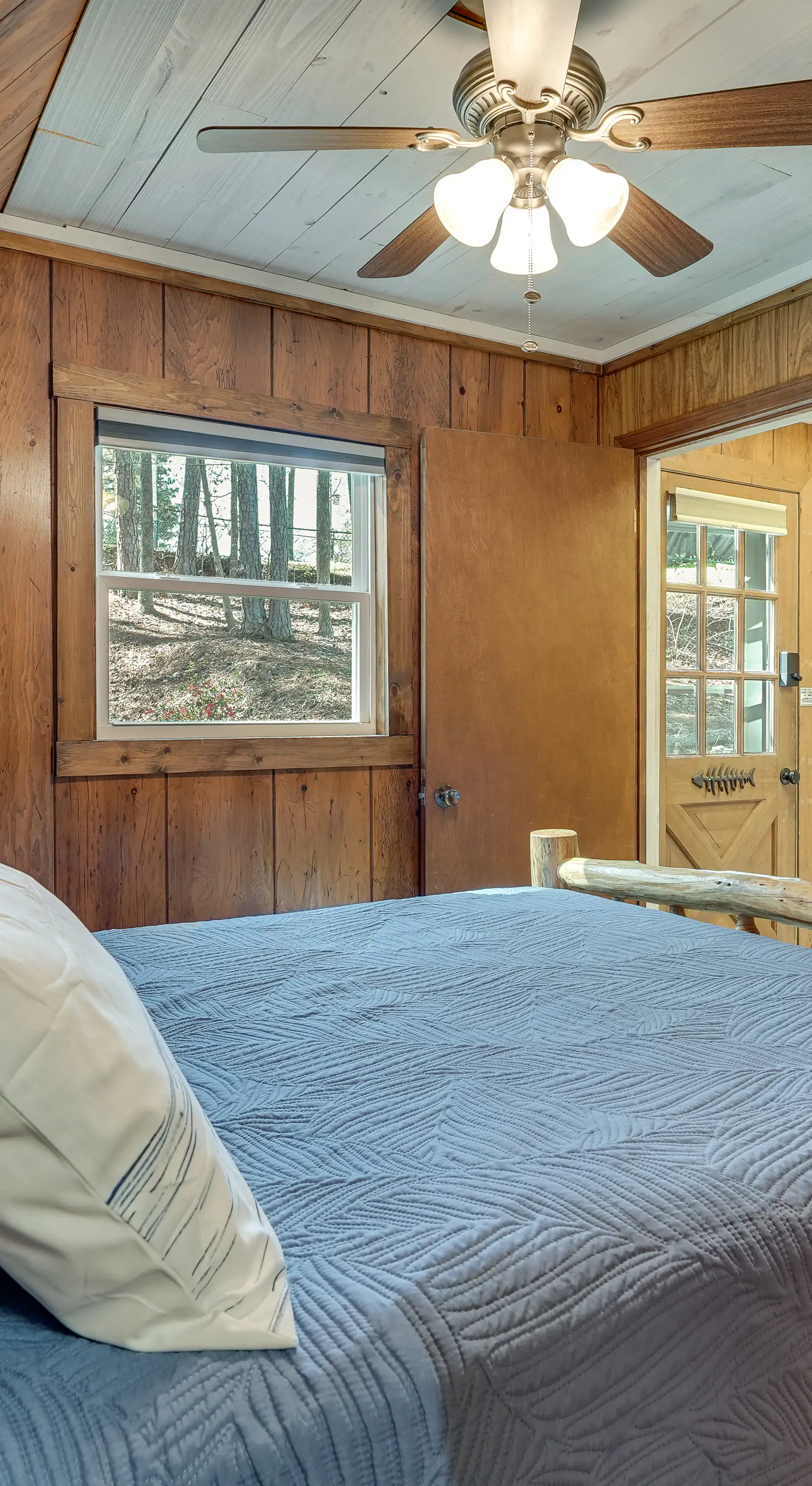 Private Beach & Dock! Cozy Lake Sinclair Cabin