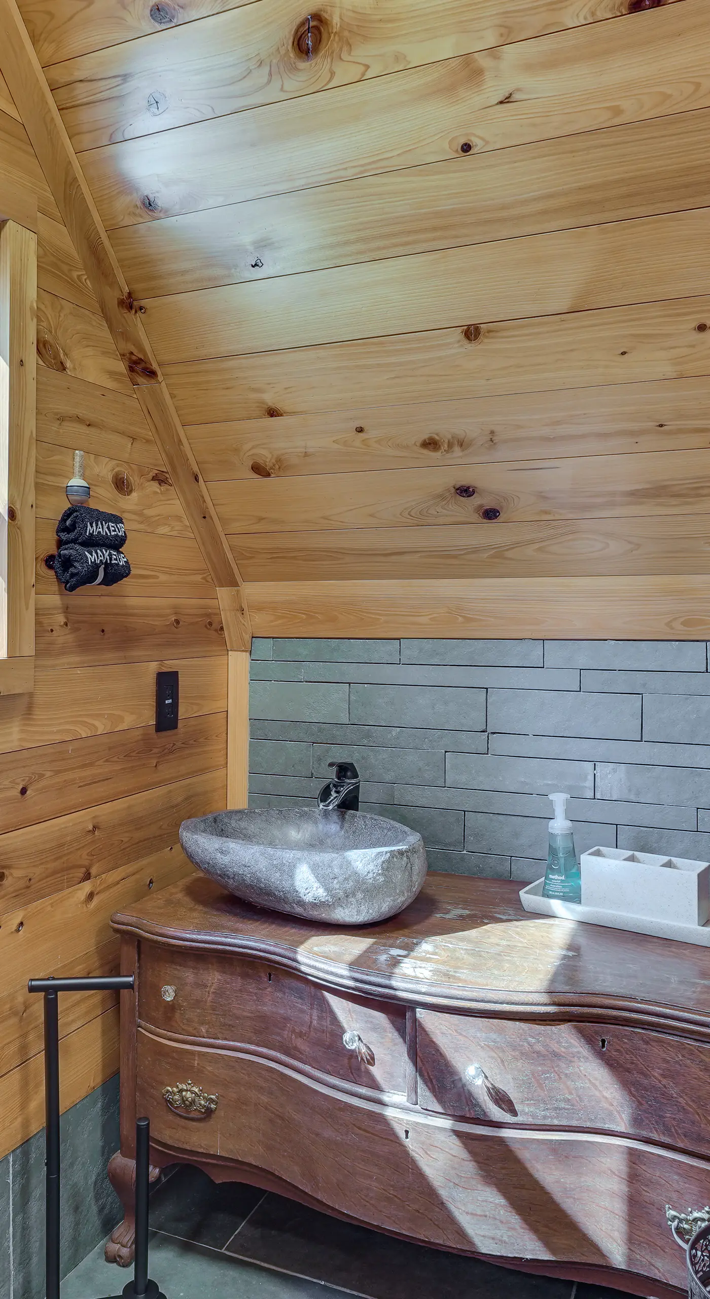 Private Beach & Dock! Cozy Lake Sinclair Cabin