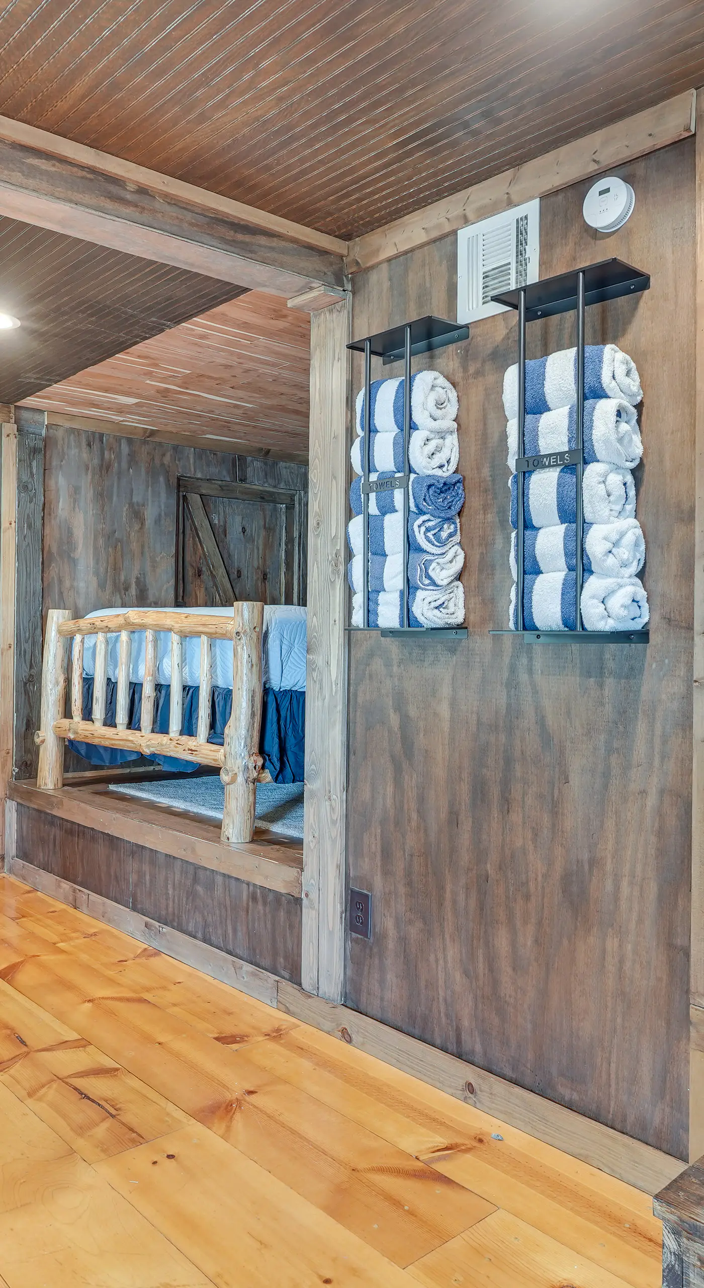 Private Beach & Dock! Cozy Lake Sinclair Cabin