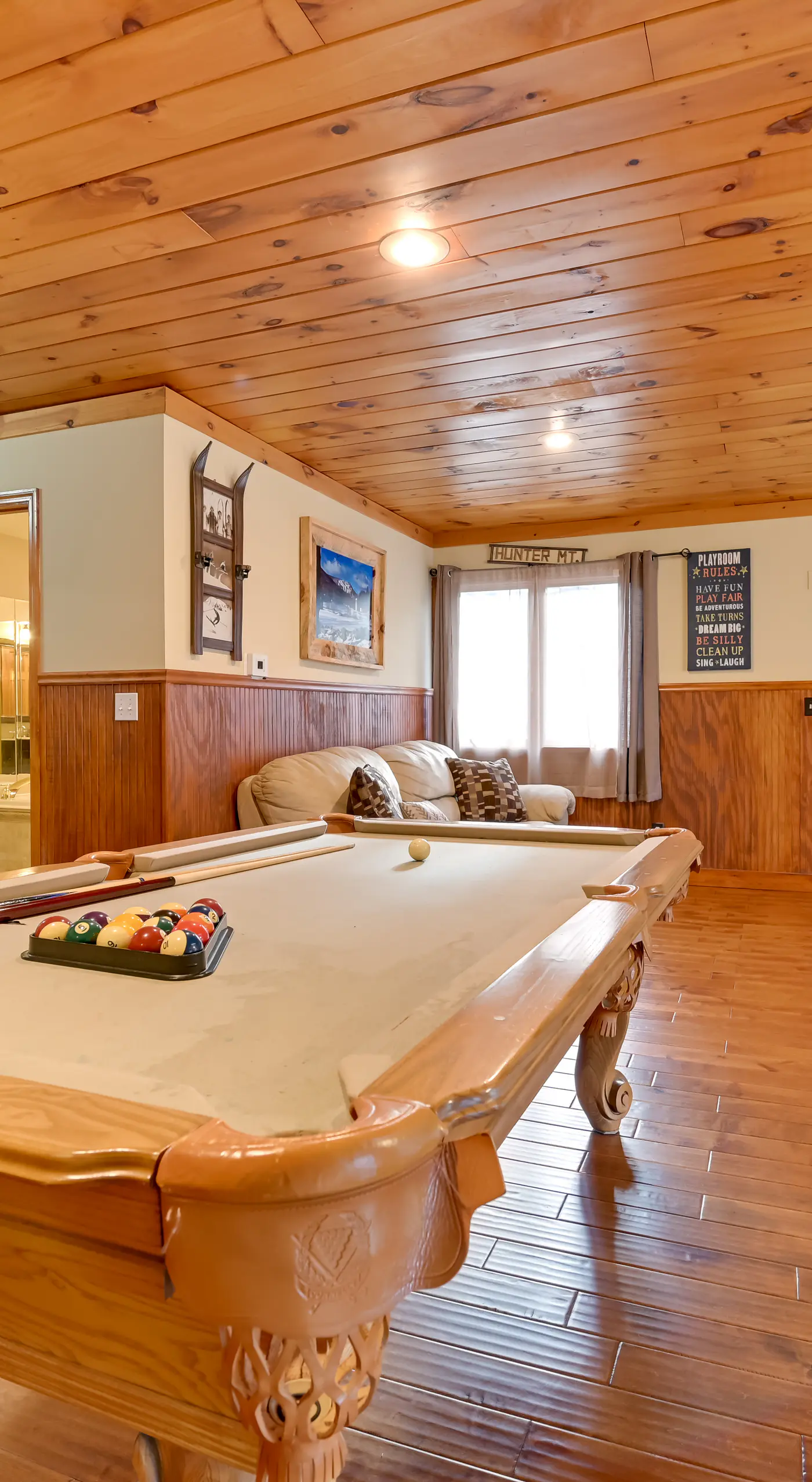 Walk to Hunter Village! Family Ski Retreat w/ Deck
