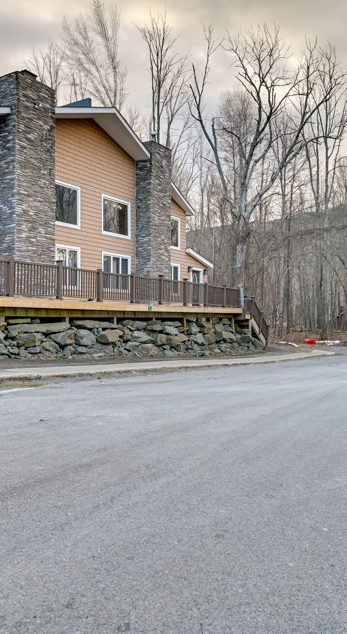 Walk to Hunter Village! Family Ski Retreat w/ Deck