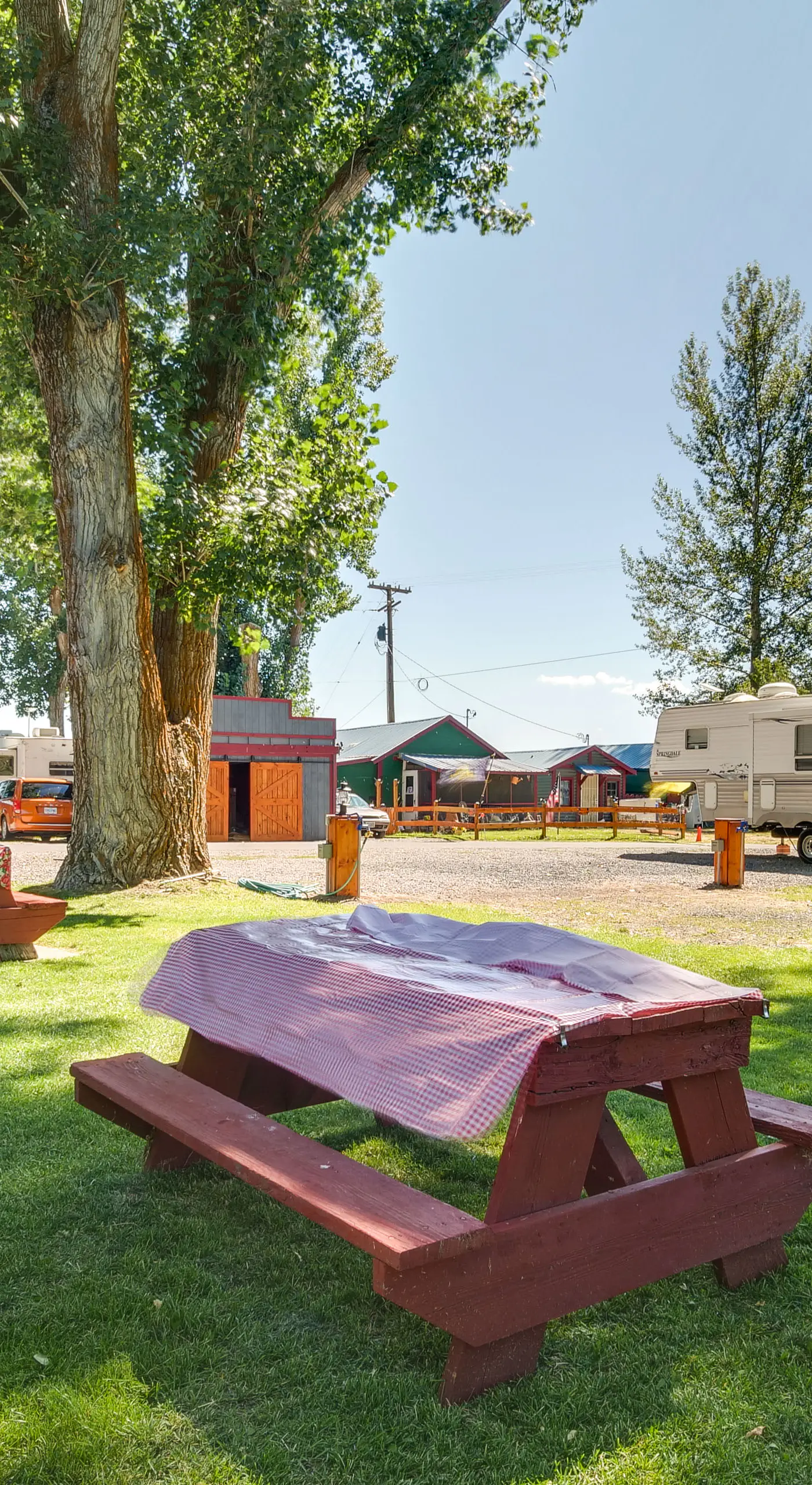 Resort Cabin on the River ~ 21 Mi to Crater Lake!