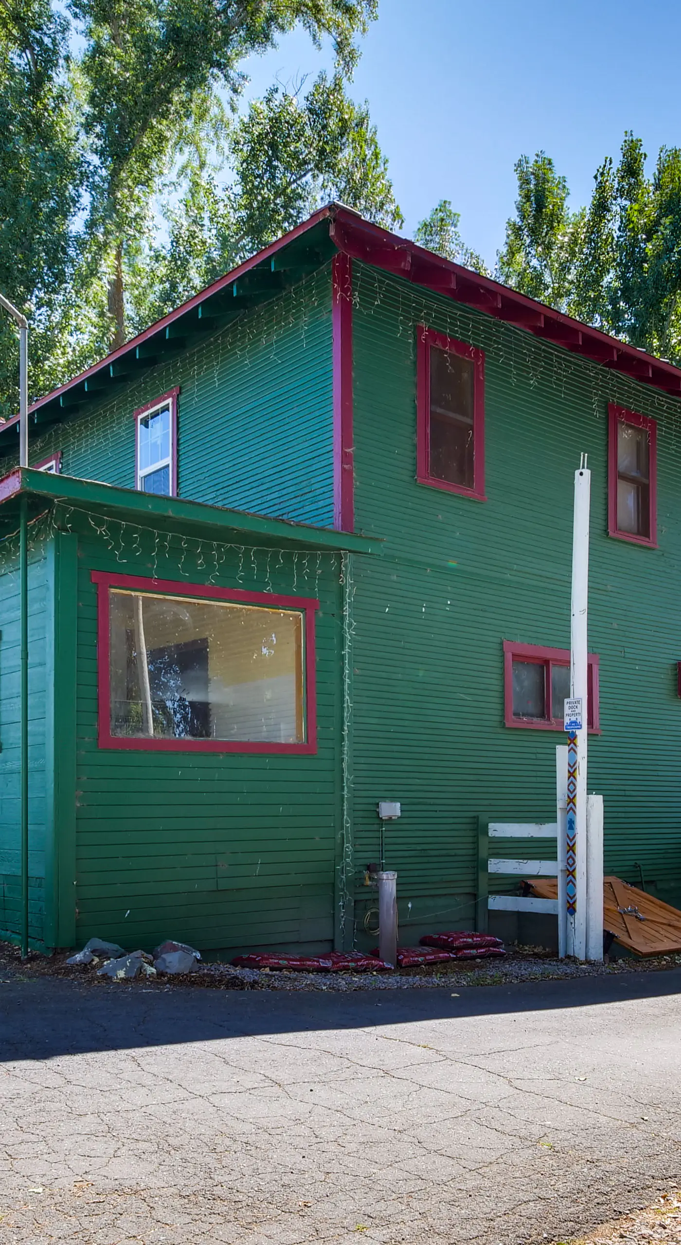 Resort Cabin on the River ~ 21 Mi to Crater Lake!