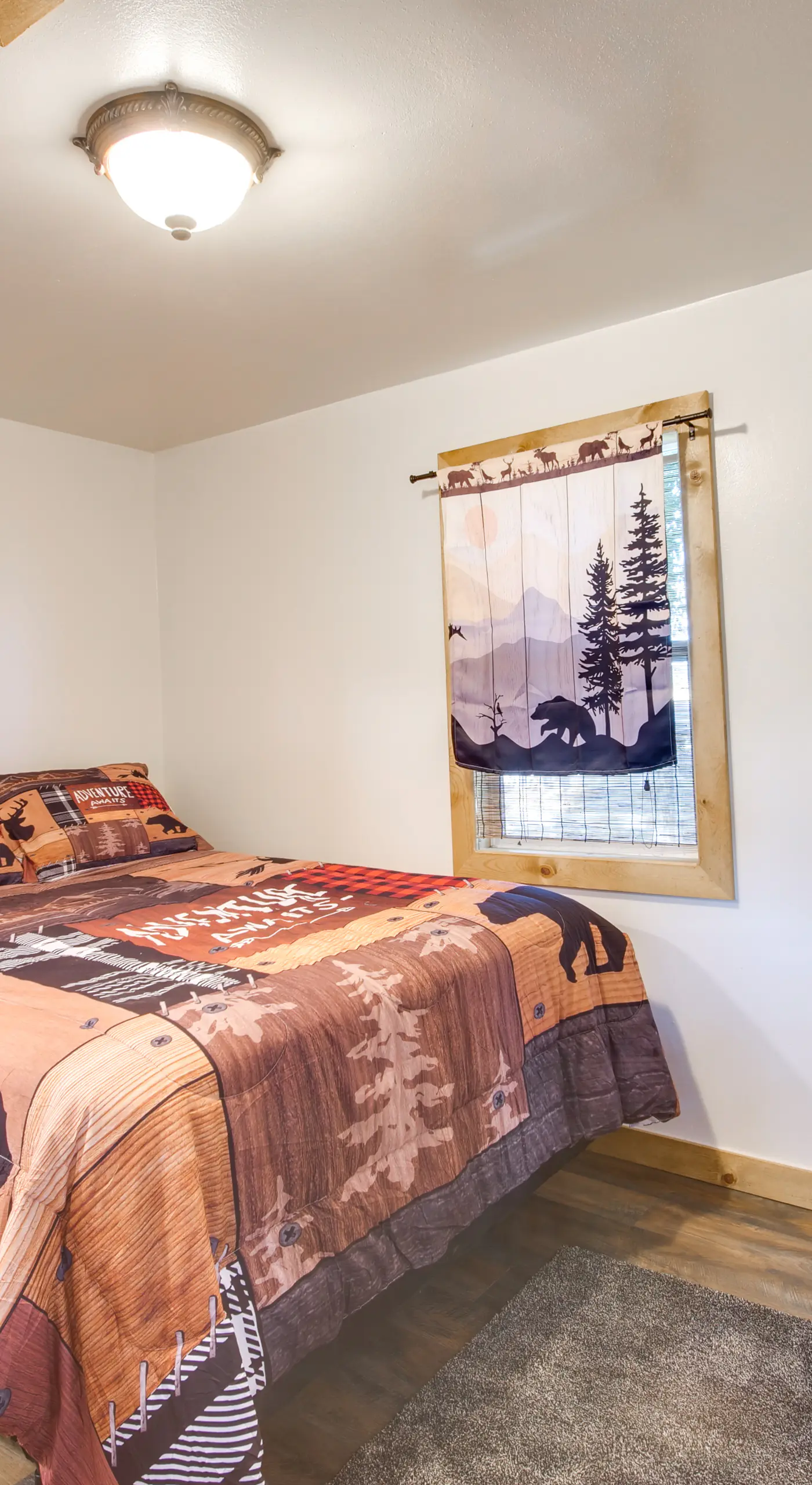 Resort Cabin on the River ~ 21 Mi to Crater Lake!