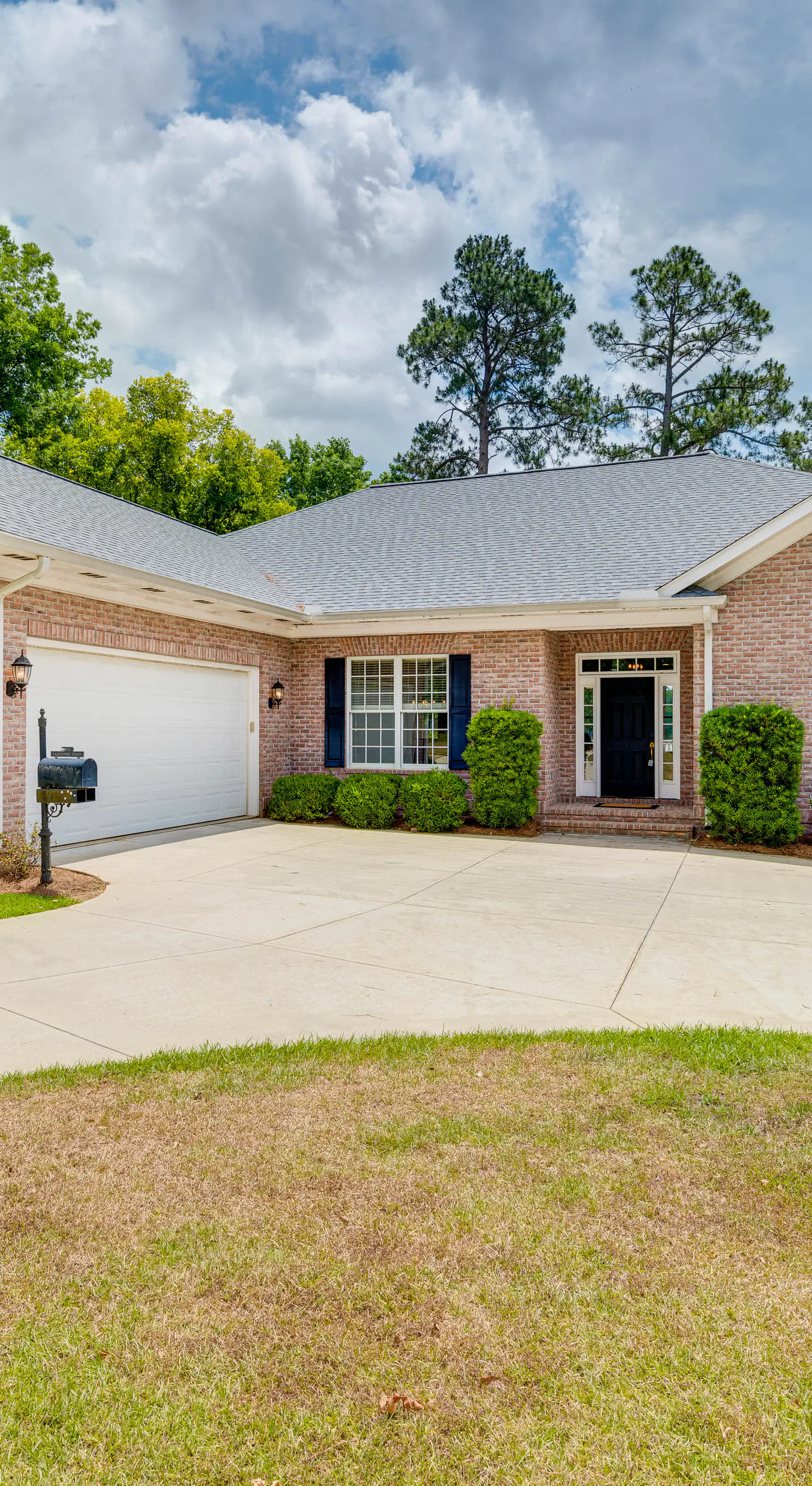 Beautiful Lake Sinclair Retreat w/ Dock & Deck!