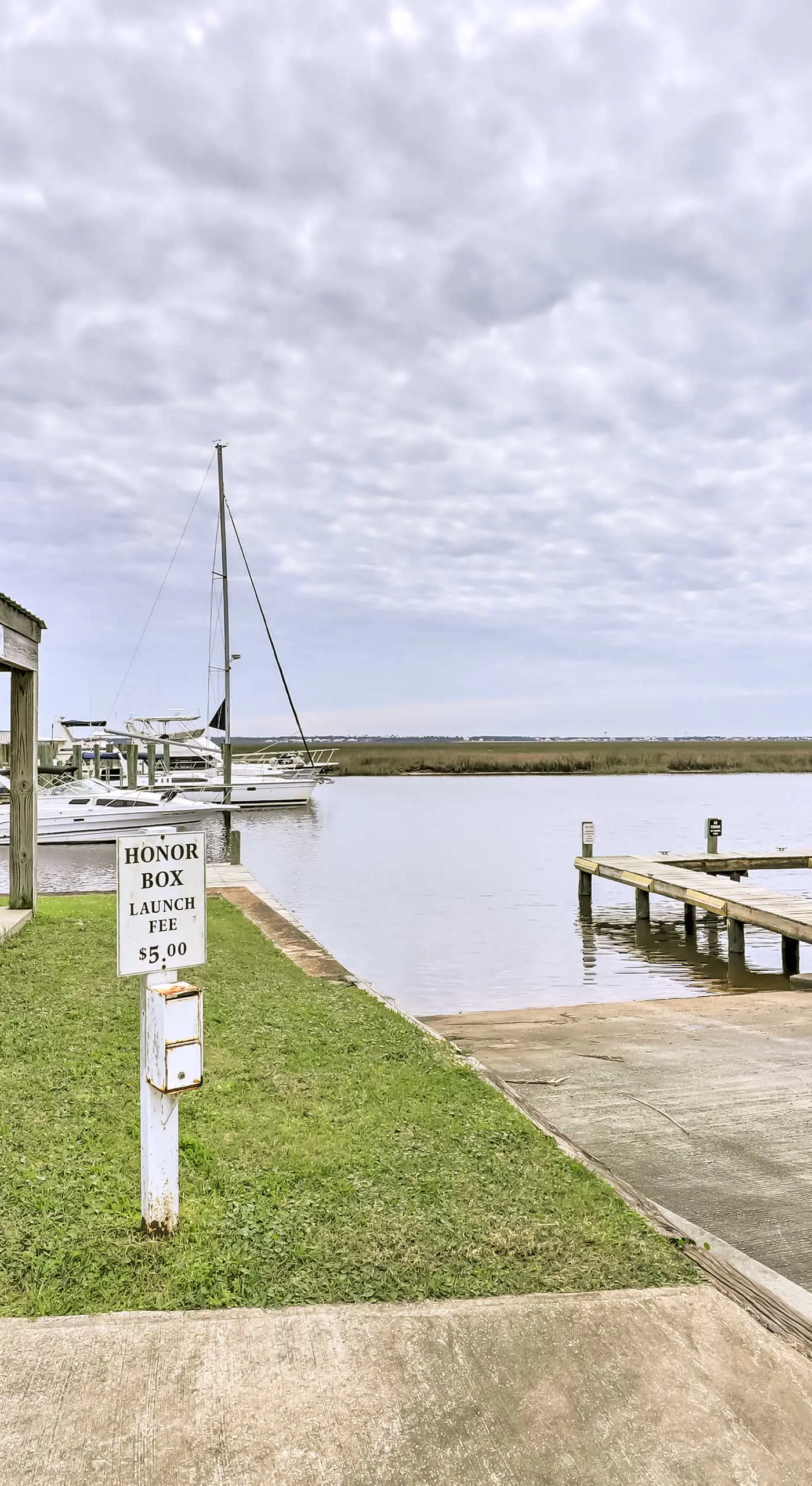 Diamondhead Condo - Marina, Pool Access & Golfing!