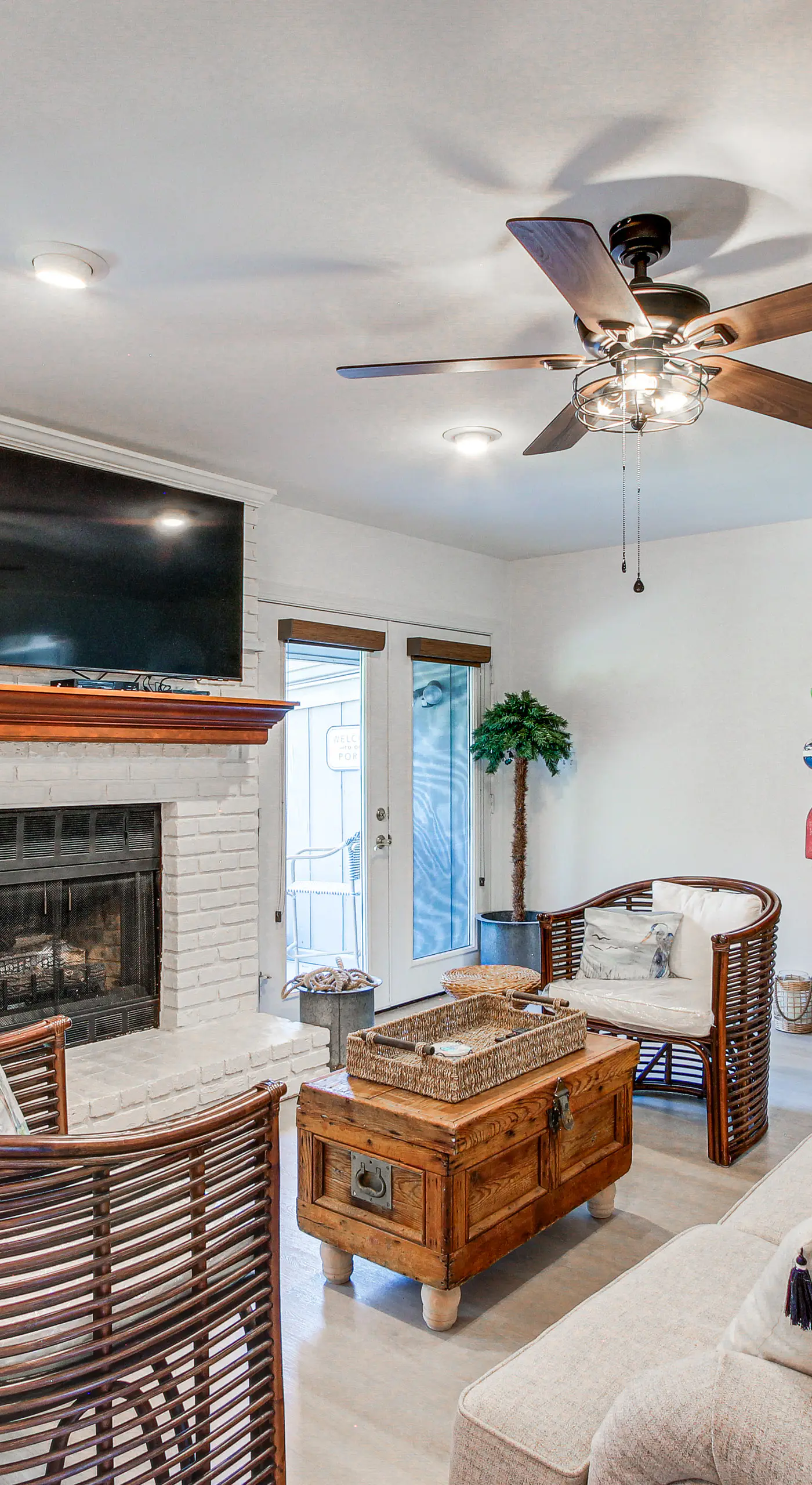 Inviting Home w/ Golf Course View in Diamondhead!