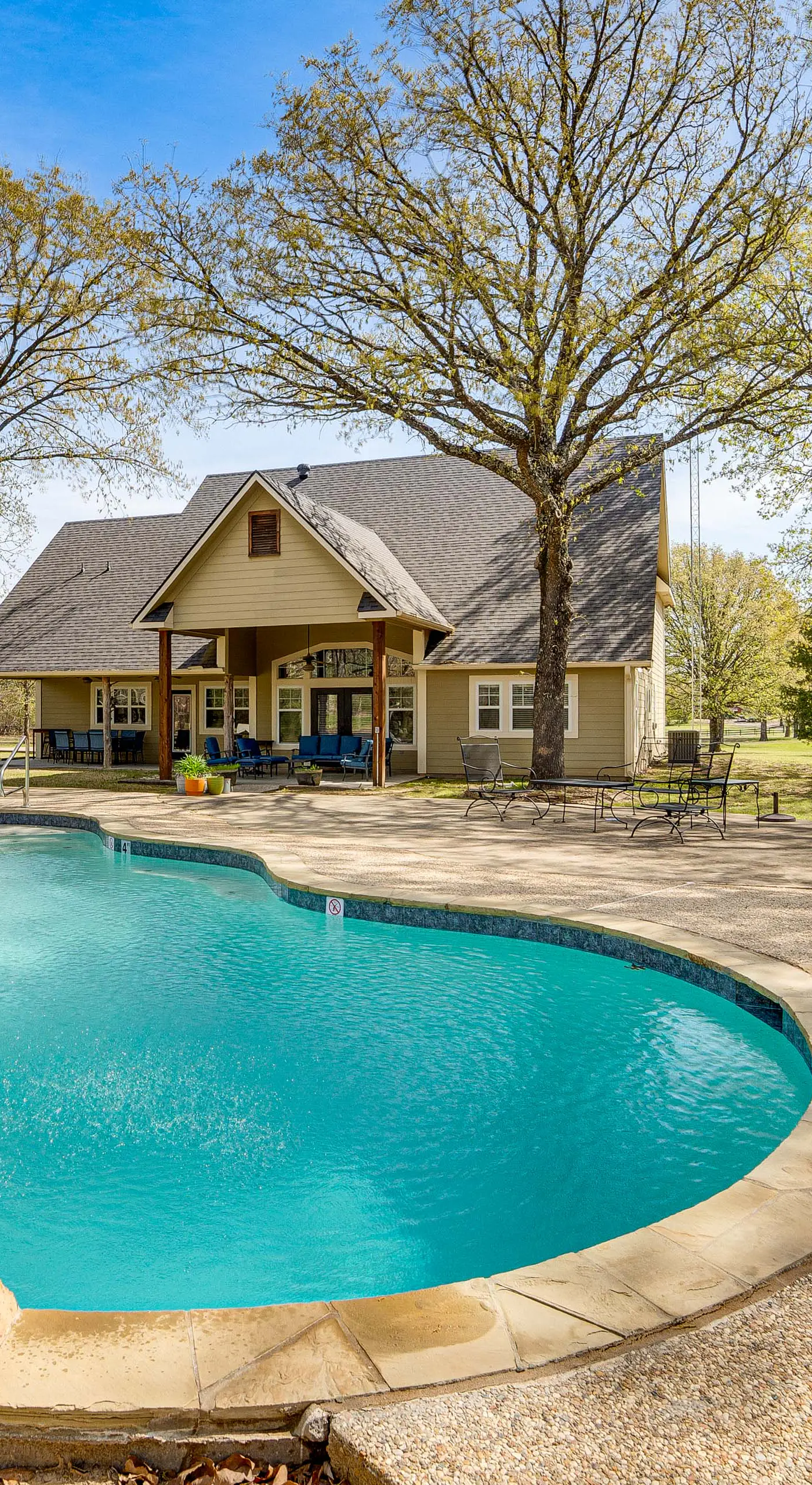 Fin & Fawn Lodge' 1 Mi to Lake Fork w/ Pool!