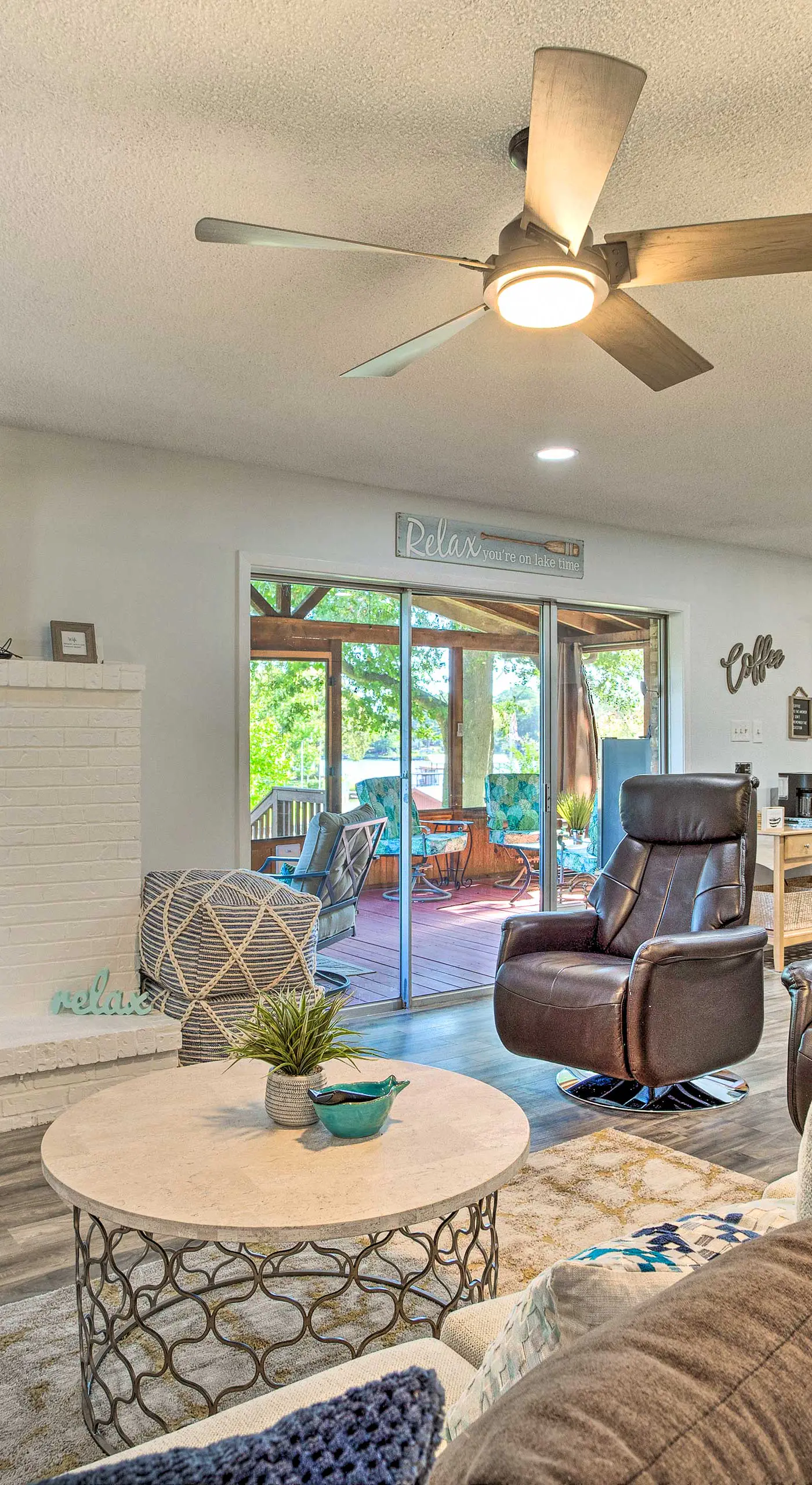 Cedar Creek Lake Home: Private Dock & Hot Tub