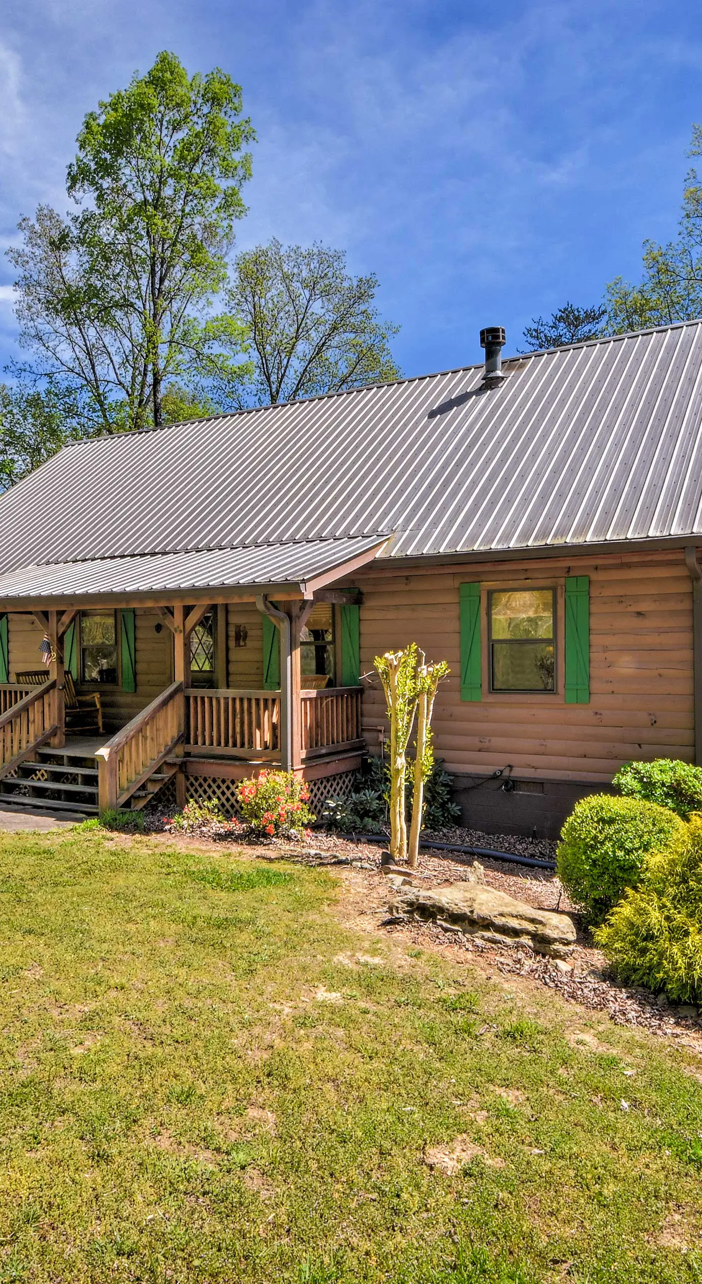 Cozy Trenton Cabin w/ Spa ~ 15 Mi to Lookout Mtn!