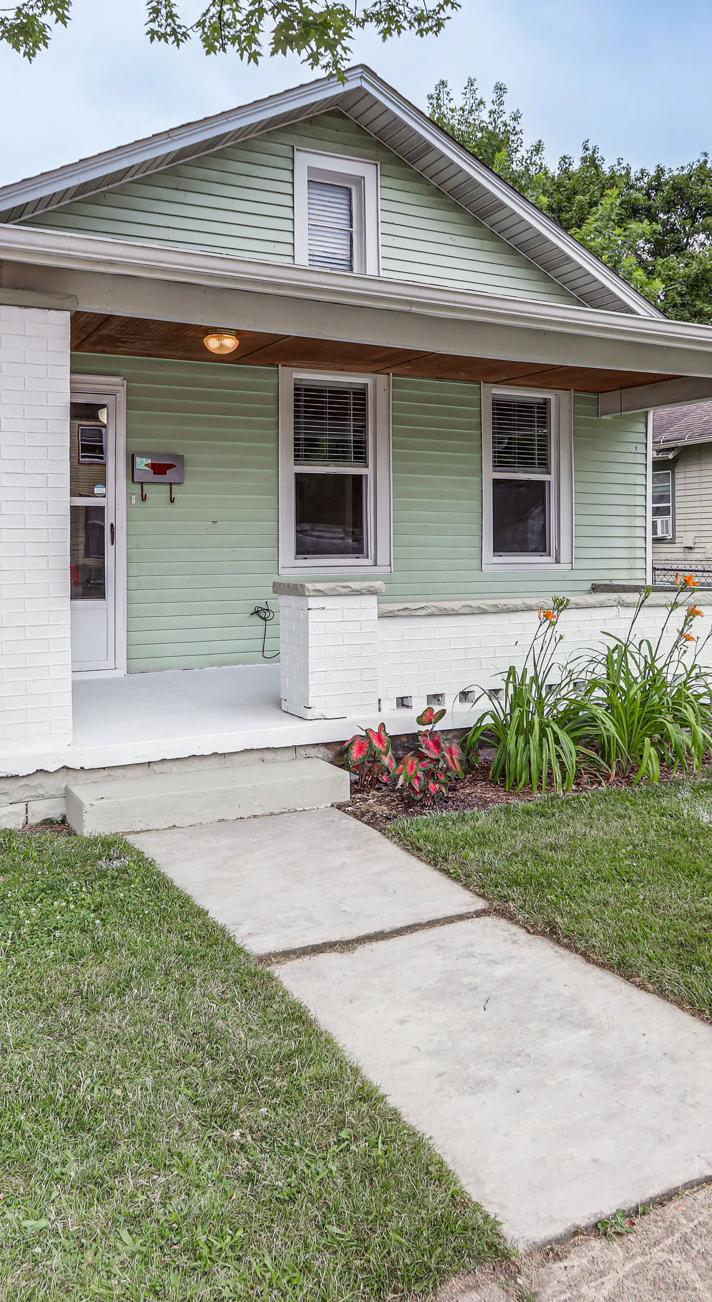 1 Mi to Water & Dtwn: Lake Erie Family Getaway