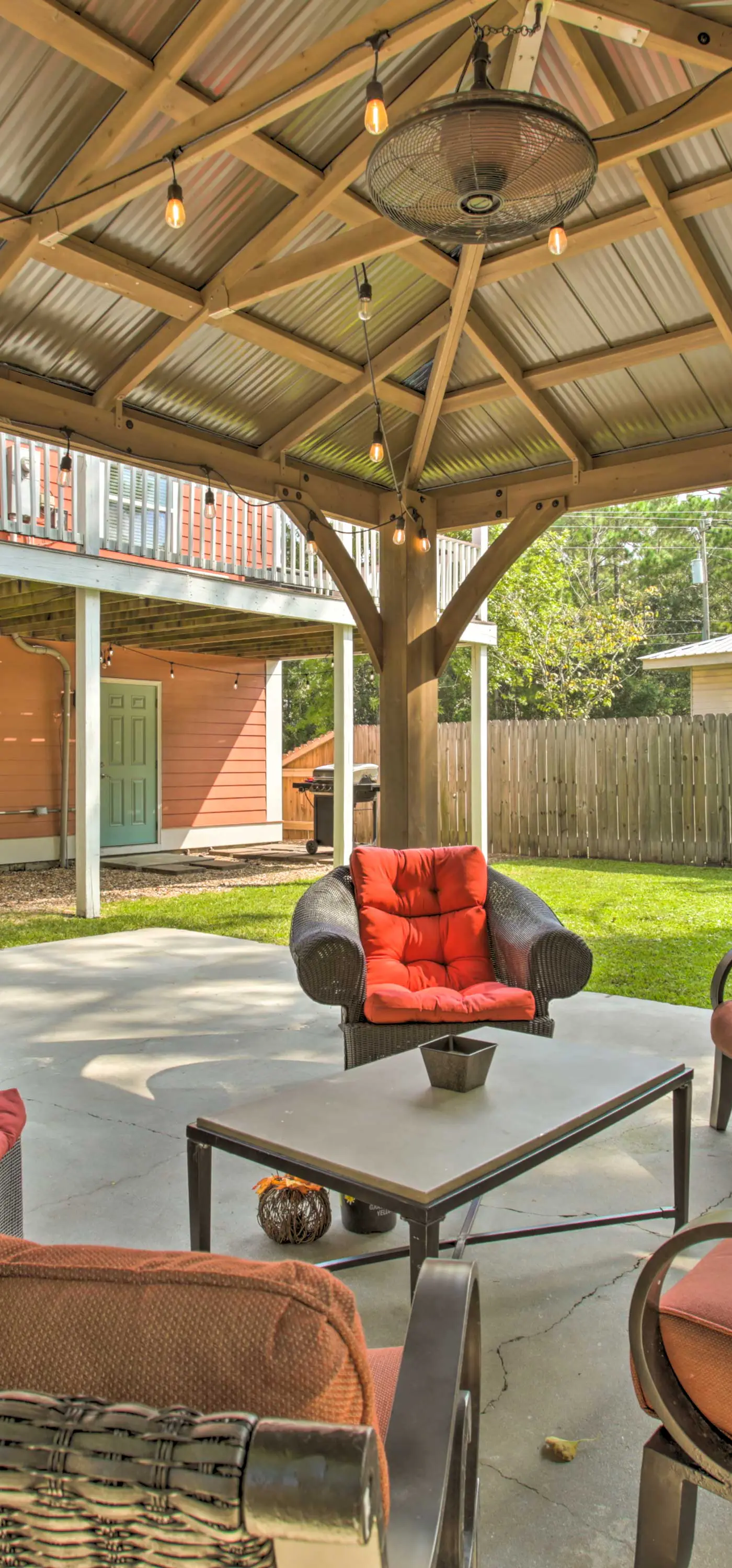Waveland Family House, 4-Minute Drive to the Beach