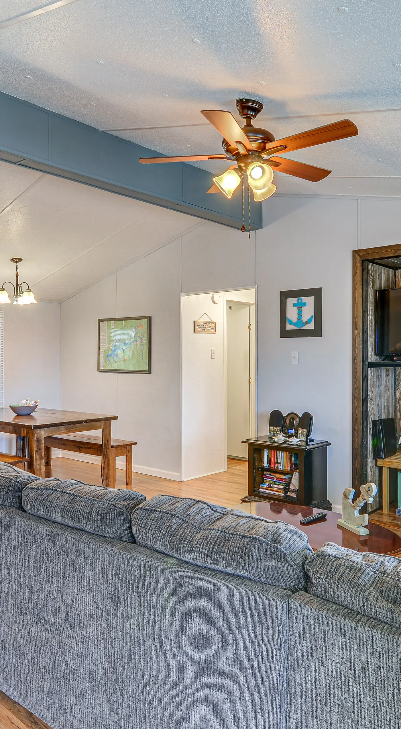 Monticello Home w/ Deck & Fire Pit < 1 Mi to Water