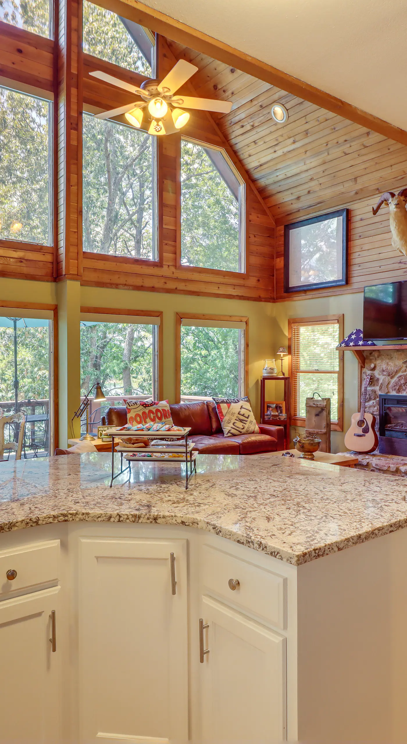 Peaceful Greers Ferry Cabin w/ Deck & Lake View!