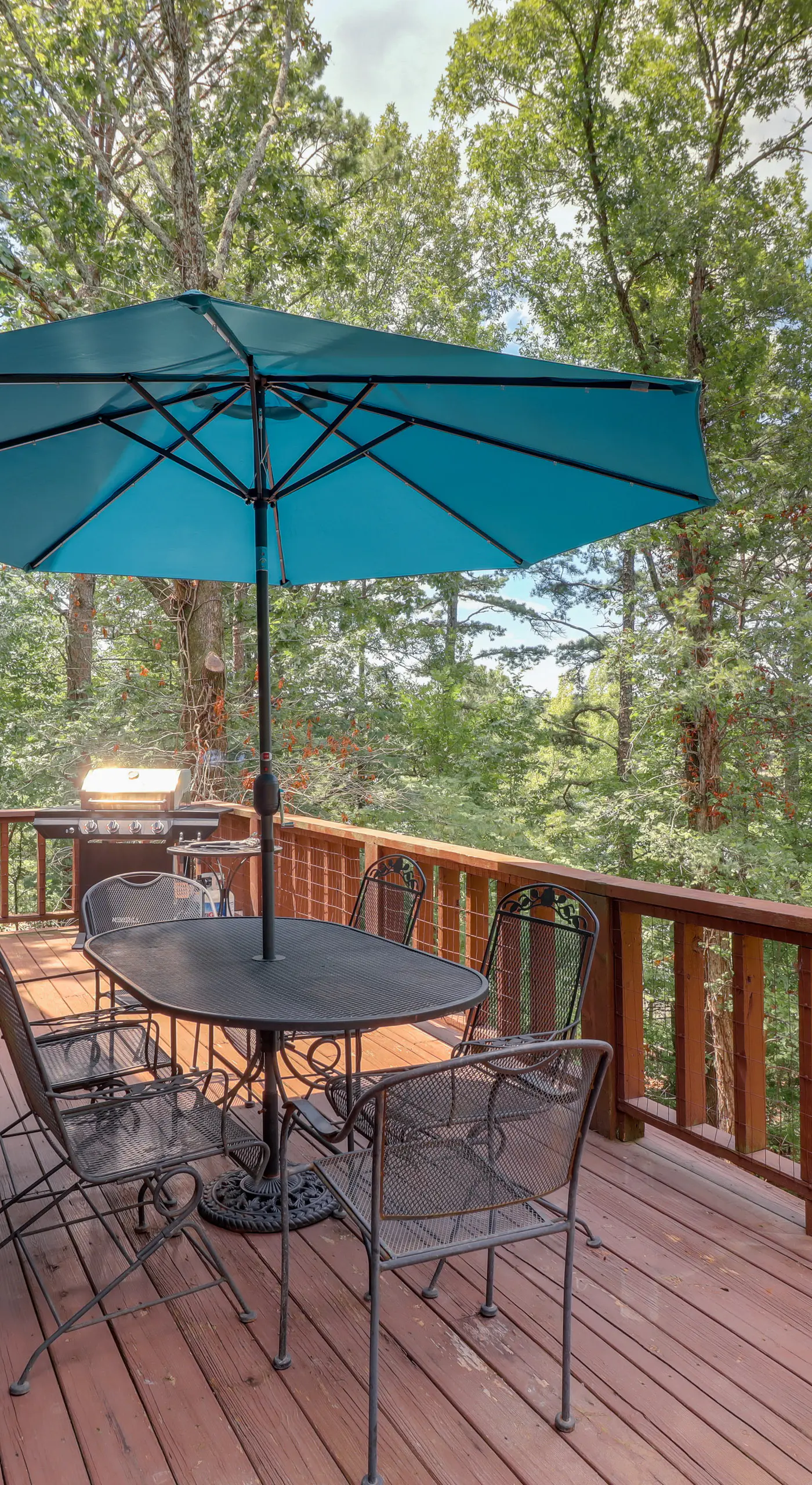 Peaceful Greers Ferry Cabin w/ Deck & Lake View!