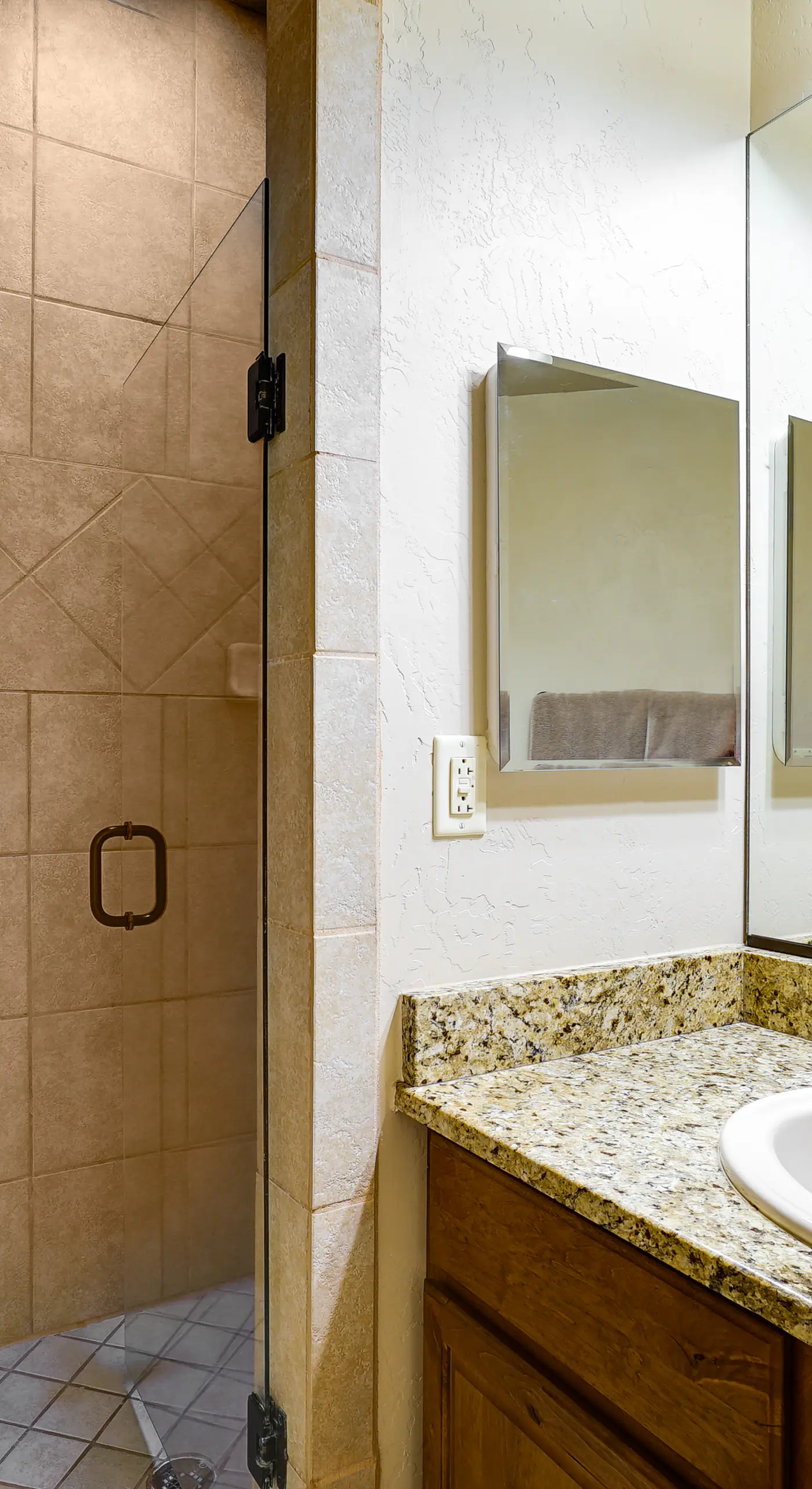 Inviting Las Cruces Condo < 1 Mi to Mesilla Plaza!