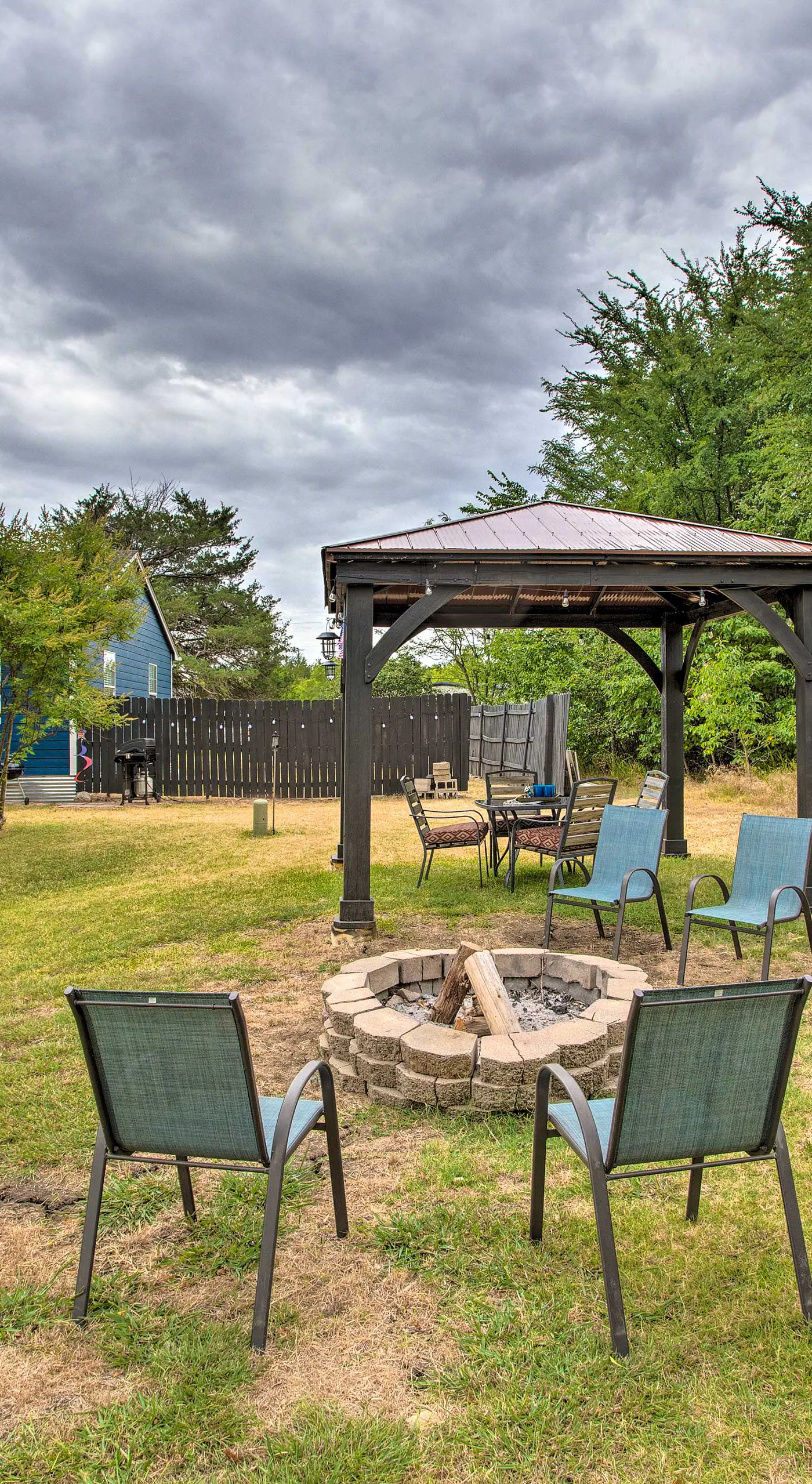 Pottsboro Home w/ Fire Pit  < 1 Mi to Lake Texoma!