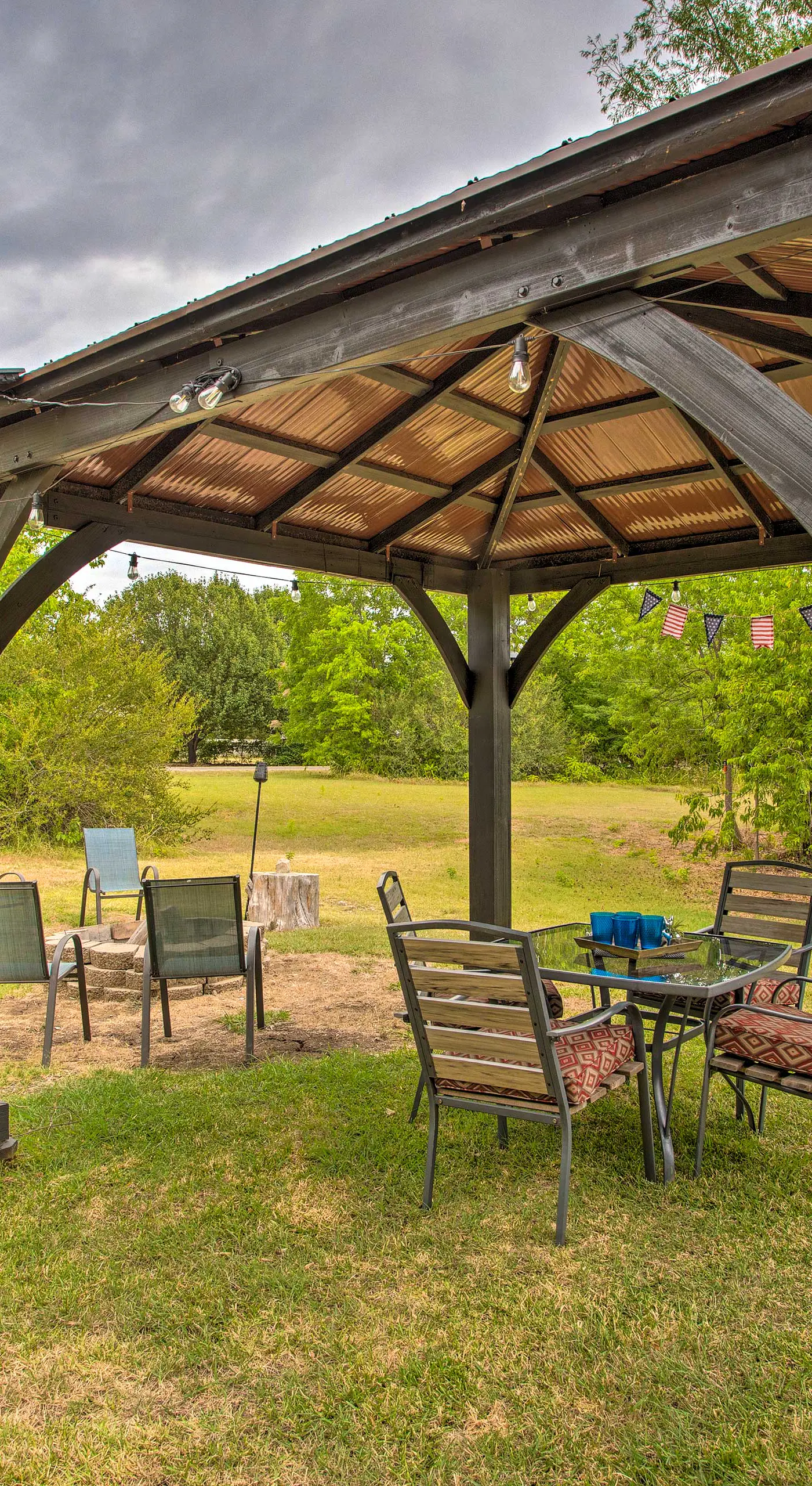 Pottsboro Home w/ Fire Pit  < 1 Mi to Lake Texoma!