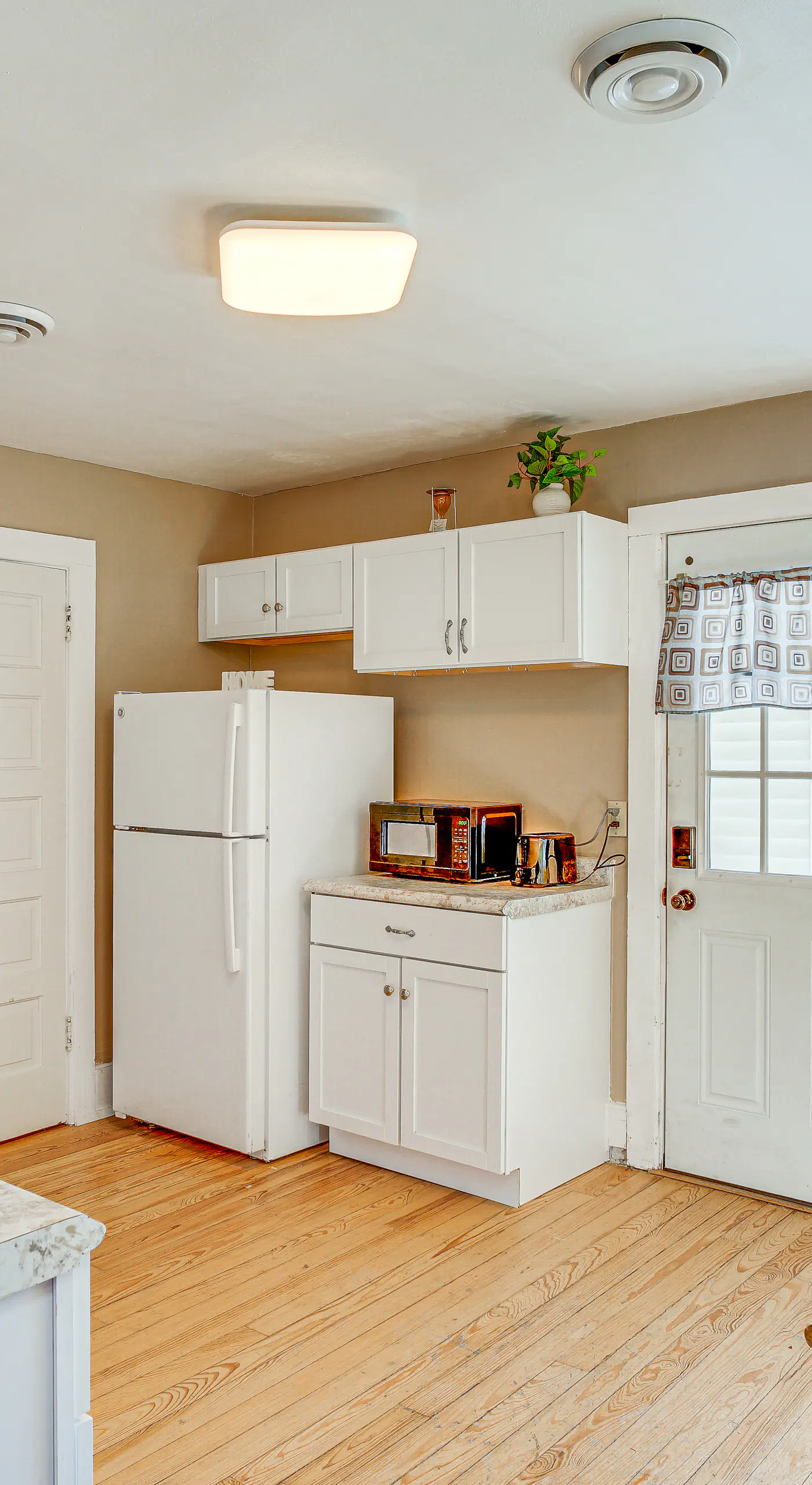 2 Mi to Dtwn: Studio Suite in Sheboygan