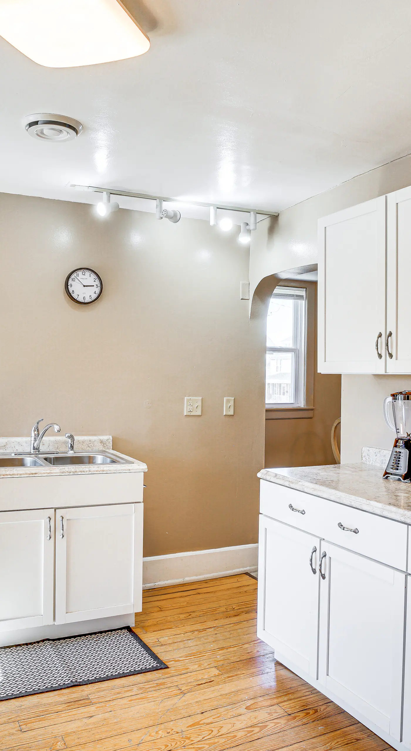 2 Mi to Dtwn: Studio Suite in Sheboygan